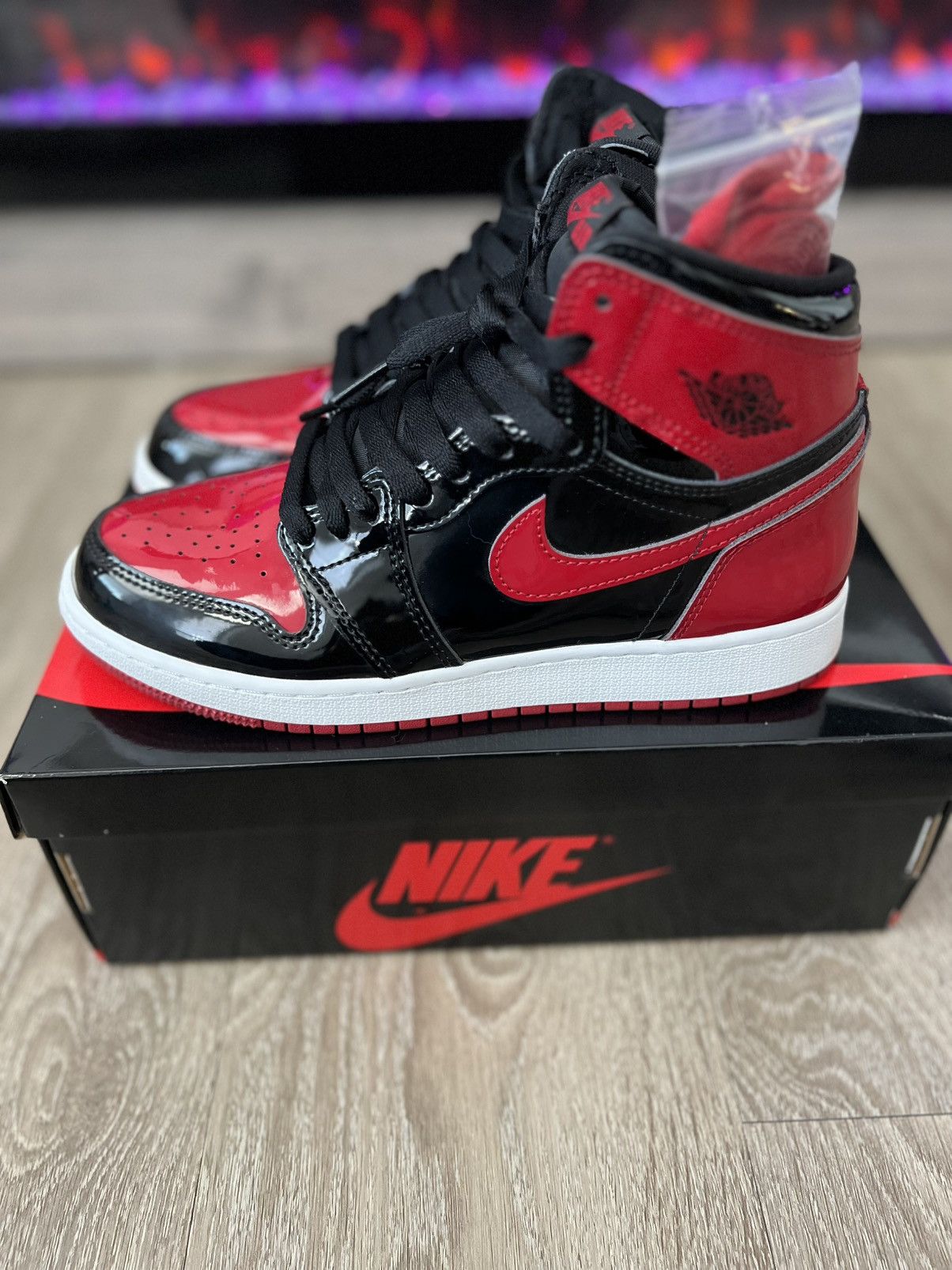 Jordan Brand Air Jordan 1 GS “Patent Bred” Size US 6.5 / EU 39-40 - 3 Thumbnail
