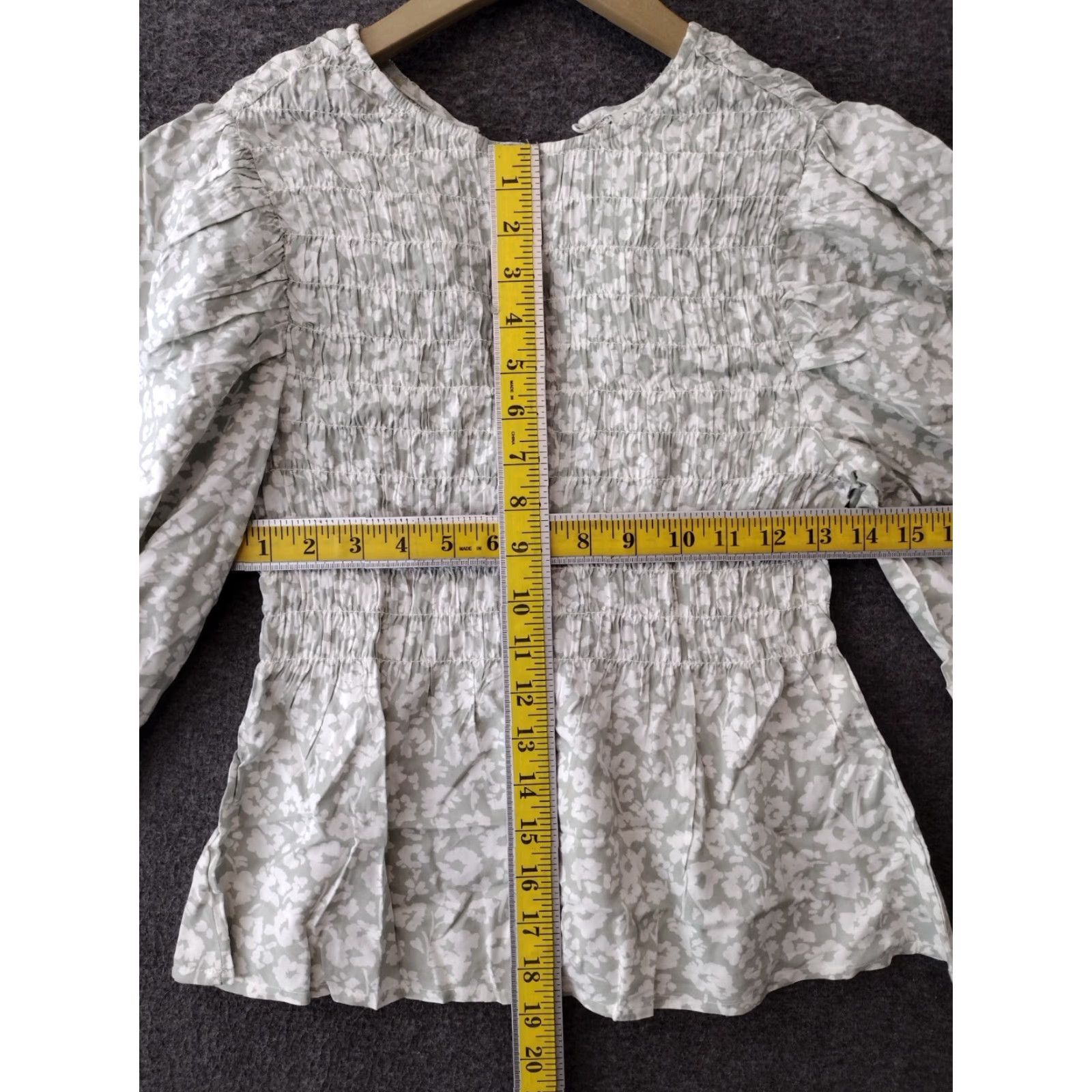 Vintage A New Day Blouse Shirt Floral Light Green & White 100% Viscose Smocked Long Sleeves Tunic Round Neck Size S Womens Size S / US 4 / IT 40 - 4 Thumbnail