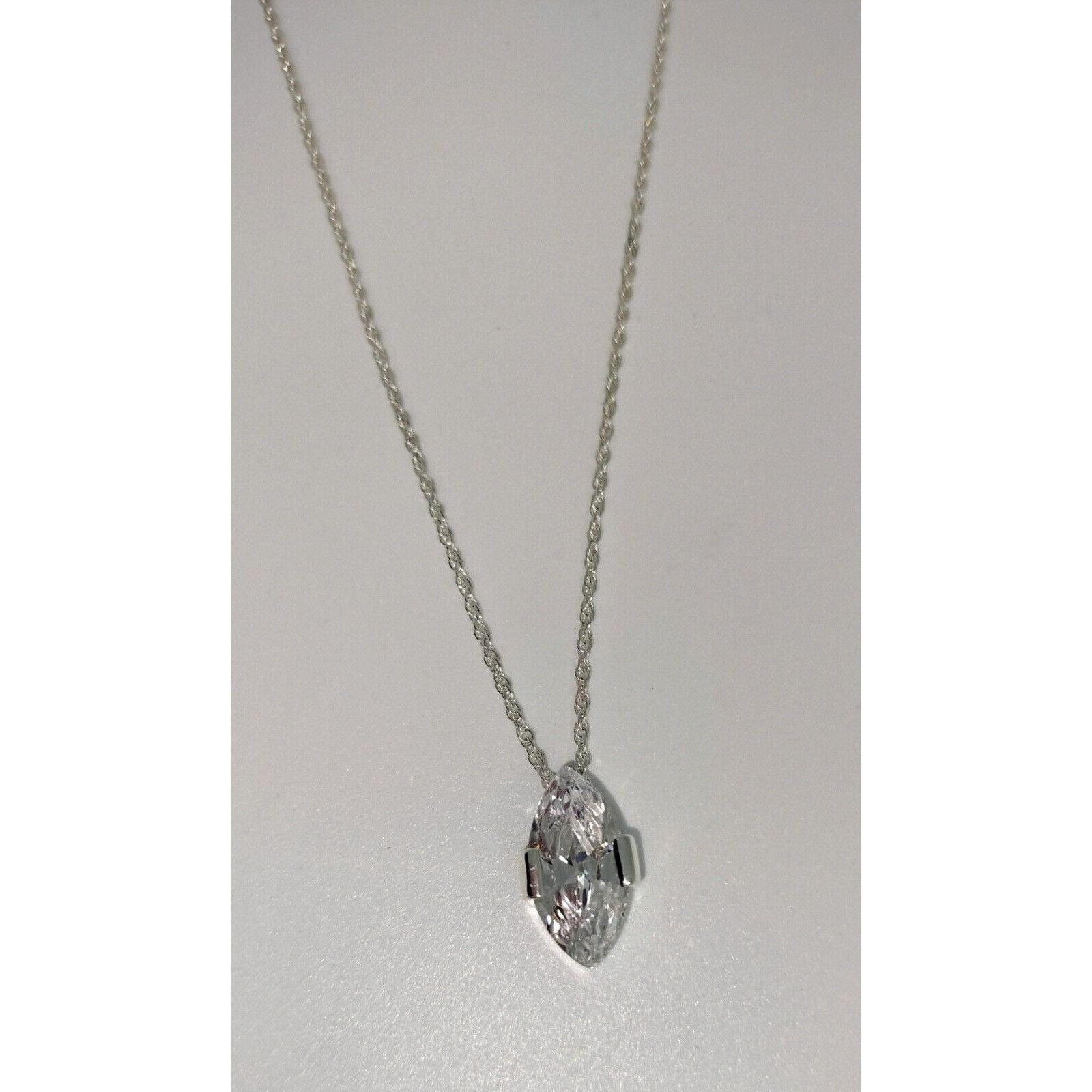 Vintage Avon Luminosity Ultra Marquise Cut CZ Necklace Vintage 2003 Size ONE SIZE - 9 Thumbnail