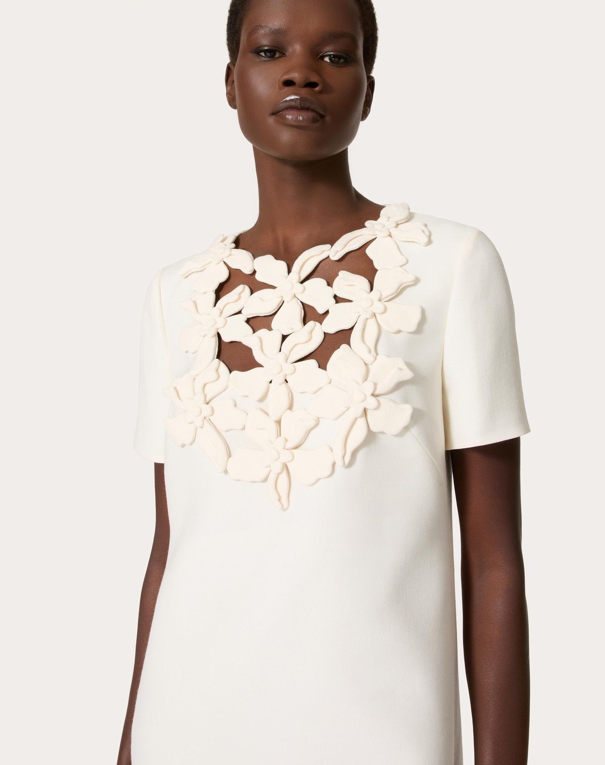 Valentino o1s1wg110525 Embroidered Crepe Coutoure Short Dress in White Size XS / US 0-2 / IT 36-38 - 6 Thumbnail
