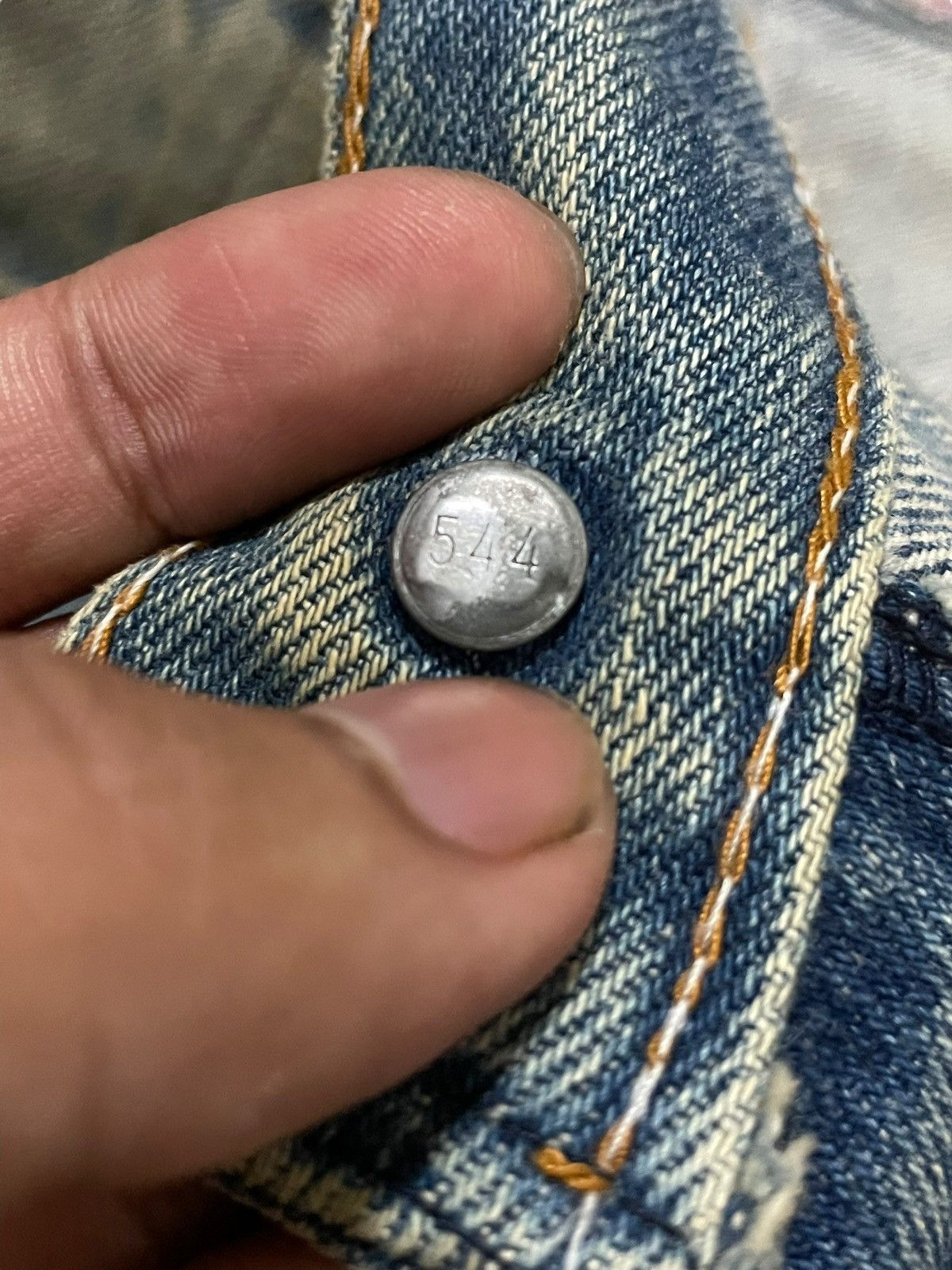 Levi's Vintage 80s Levi’s Button Fly Distressed Blue Wash Mom Jeans Size 28" / US 6 / IT 42 - 14 Thumbnail