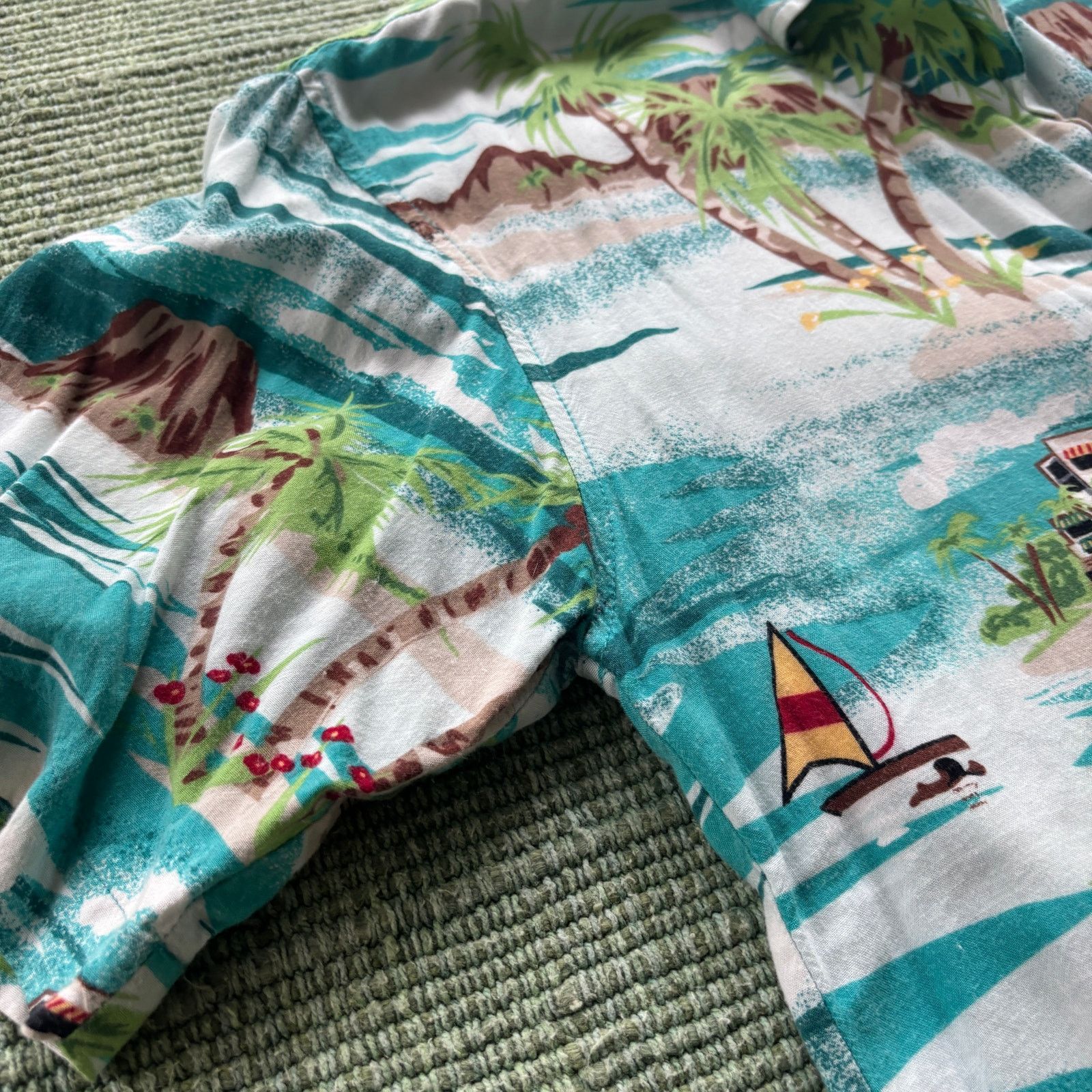 Vintage Vintage Y2K Utility Rayon Loop Collar Hawaiian Shirt Sz S Size US S / EU 44-46 / 1 - 5 Thumbnail