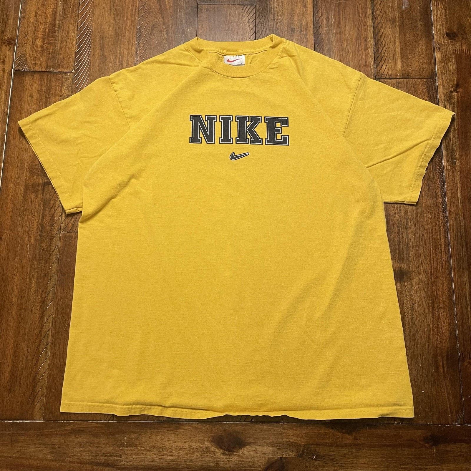 Nike Nike Shirt XL Yellow Swoosh Spell Out Graphic Short Sleeve Size US L / EU 52-54 / 3 - 2 Thumbnail