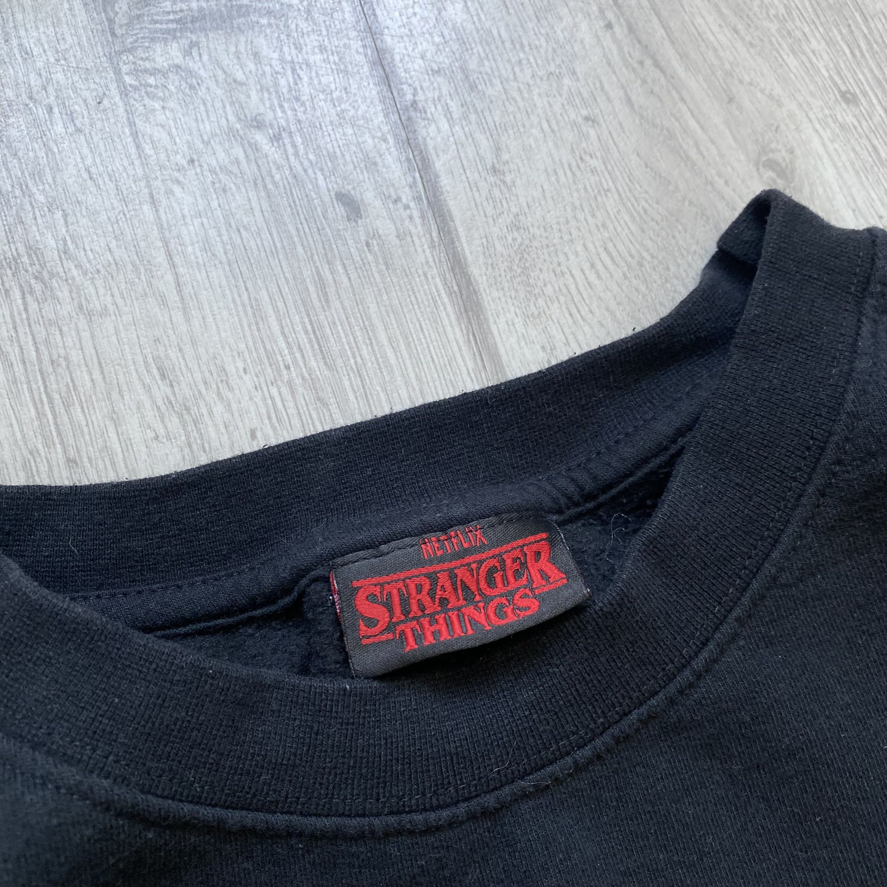 Expert Horror 🔥 Flame Logo Stranger Things Boxy sweatshirt Vintage 00s Size US M / EU 48-50 / 2 - 4 Thumbnail
