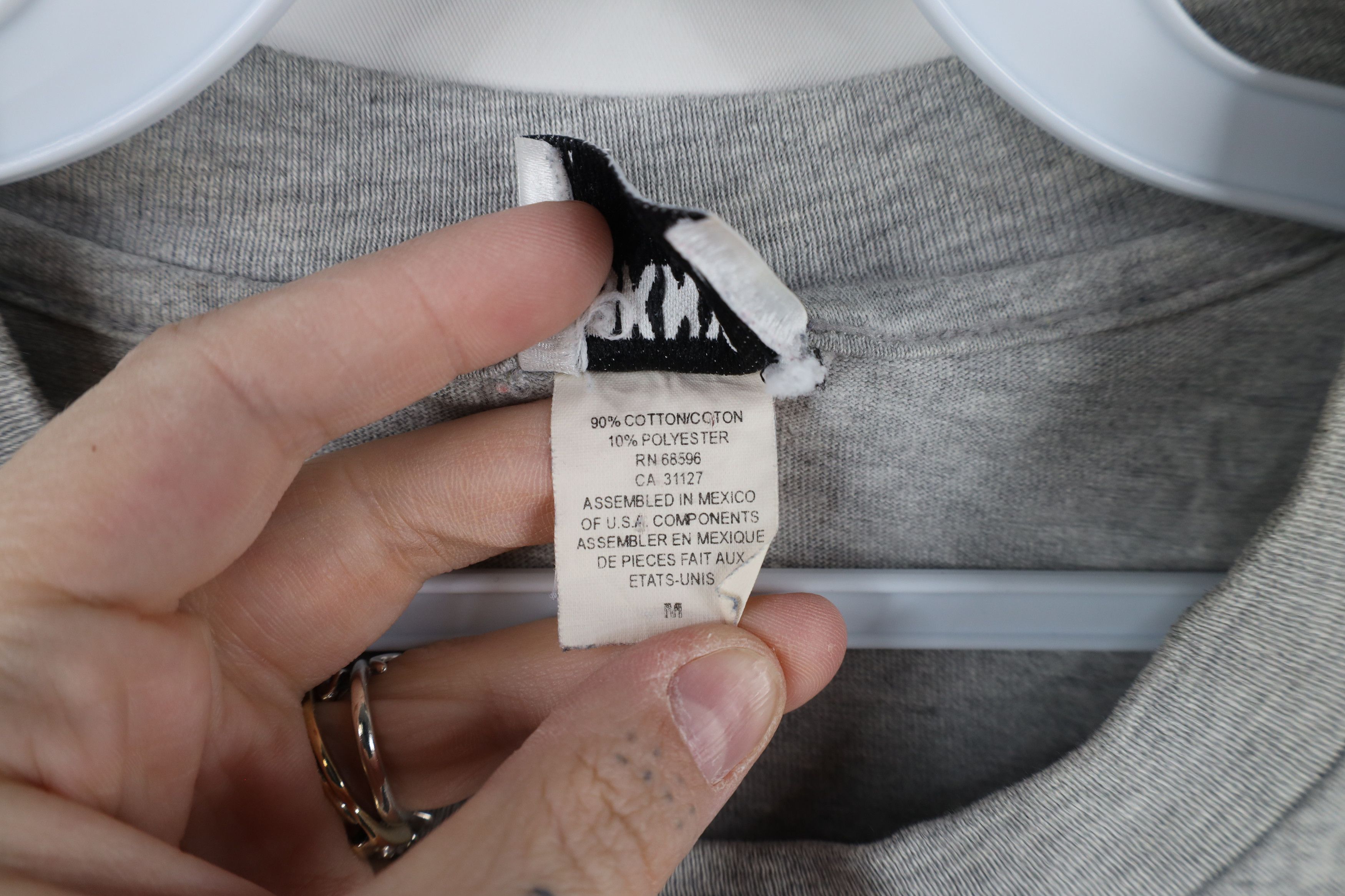 DKNY × Vintage Vintage 90s DKNY Spell Out DKNY New York City T-Shirt Size US M / EU 48-50 / 2 - 7 Thumbnail