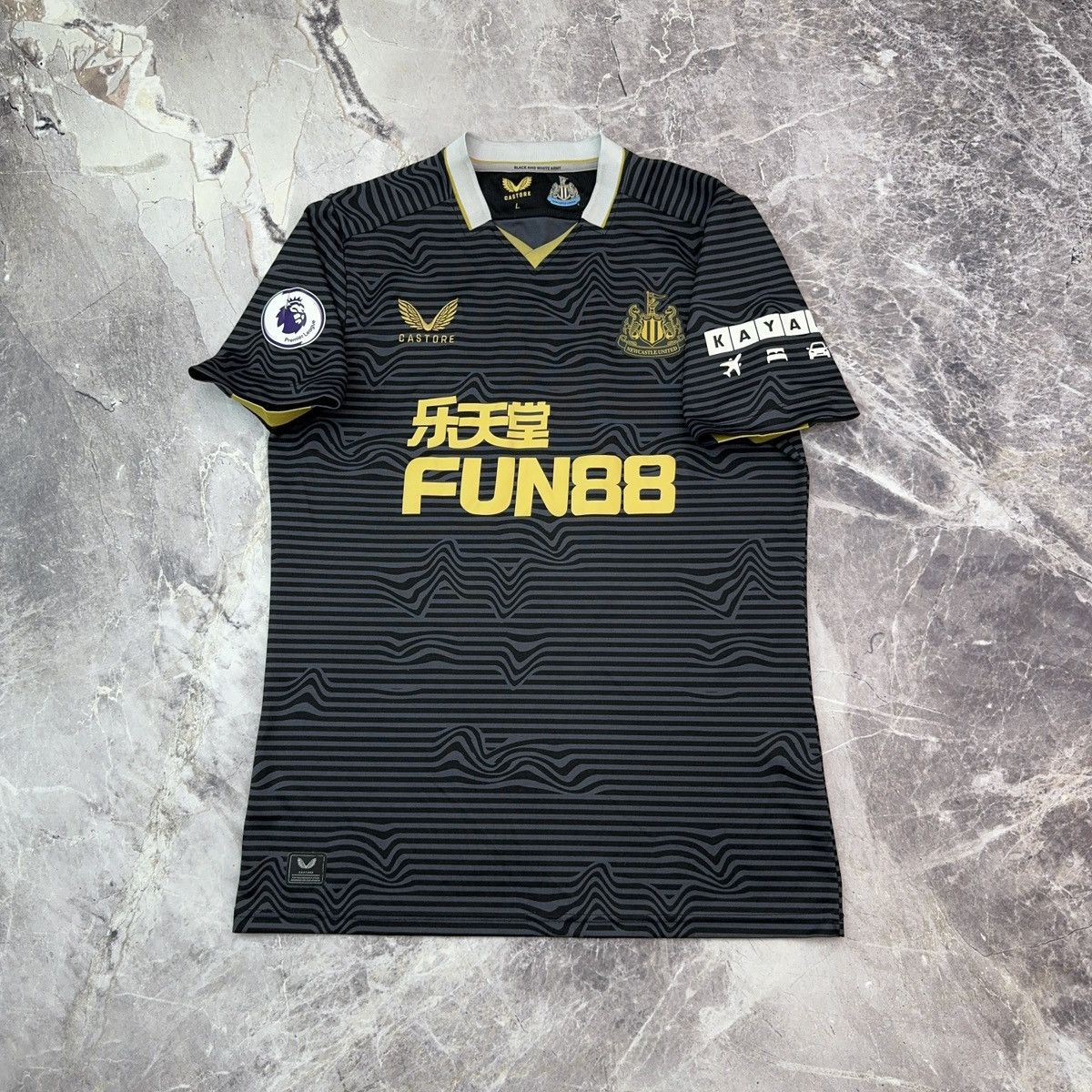 Vintage Newcastle United Castore Jersey 2021-22 Away Football Shirt Size US L / EU 52-54 / 3 - 9 Thumbnail
