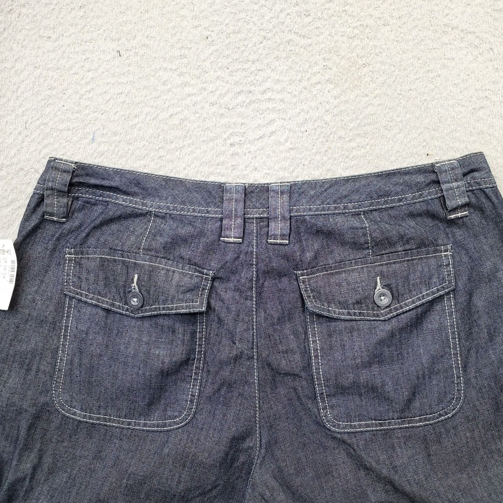 Calvin Klein Calvin Klein Shorts Womens 12 Denim Stretch Flat Front Cuffed 5-Pocket 100% Cotton Blue Size 12 Womens 5-Pocket Denim Shorts Modern Casual Summer 90s? Size 34" / US 12 / IT 48 - 6 Thumbnail