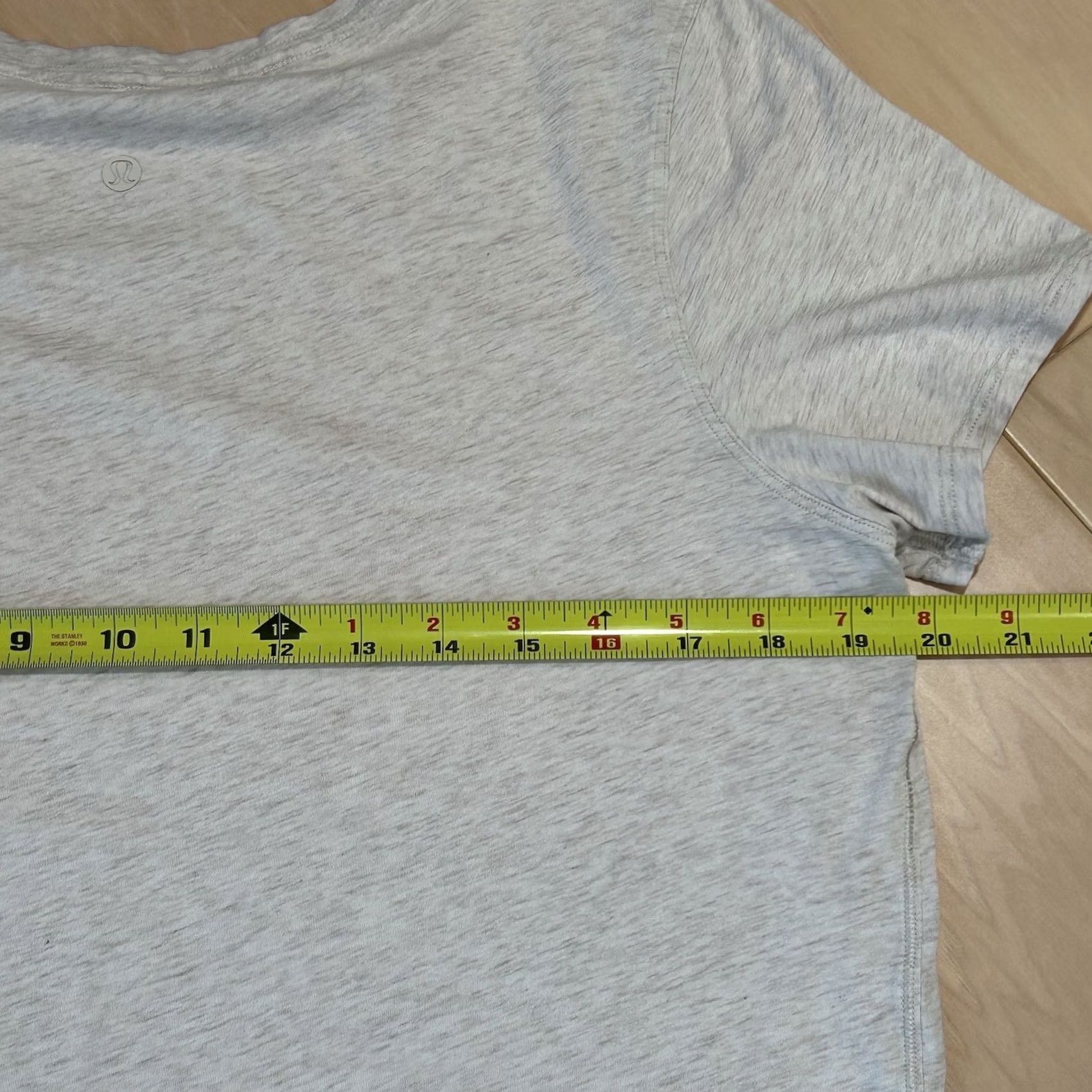 Lululemon Lululemon Love Shirt Short Sleeve Gray Women’s 10 Size L / US 10 / IT 46 - 6 Thumbnail