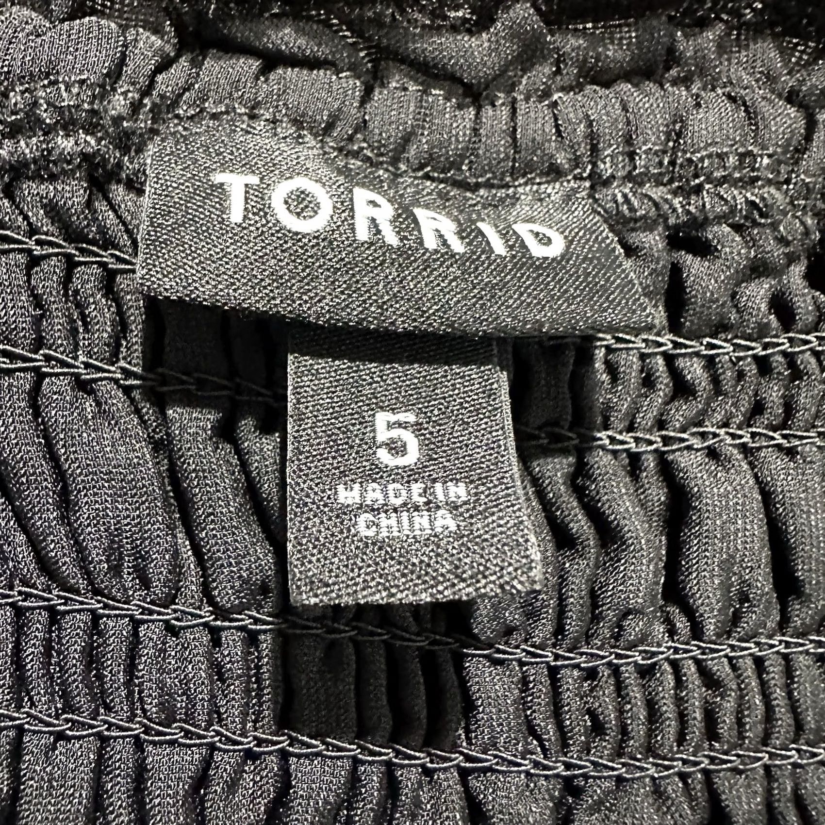 Torrid Torrid 5X Black Velvet Burnout Smocked Blouson Sleeve Crop Top Womens Size XXL / US 16-18 / IT 52-54 - 4 Thumbnail