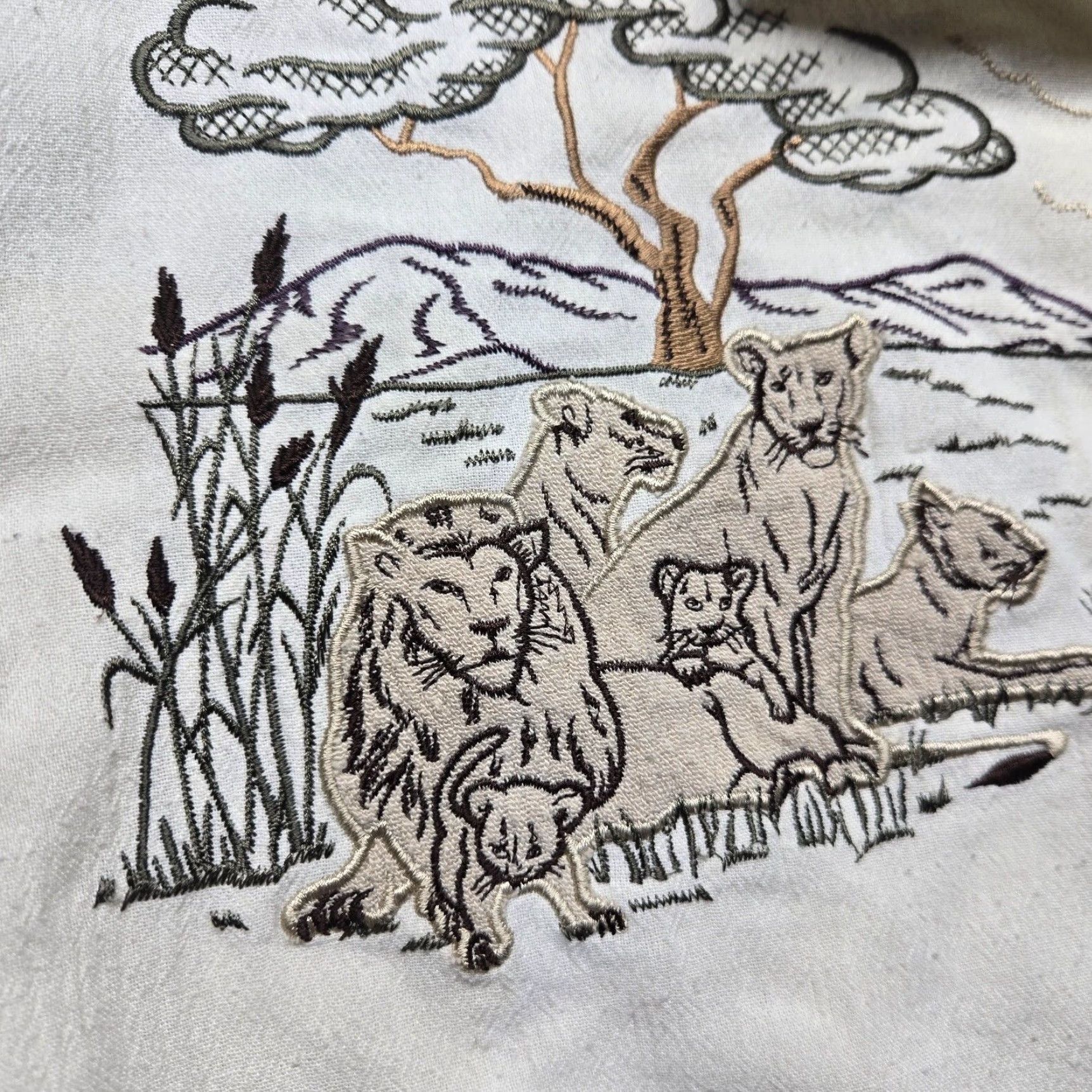 Vintage VINTAGE Alfred Dunner Tan Embroidered Zoo Animal African Button Up Shirt Adult Womens 16 Size XXL / US 16-18 / IT 52-54 - 3 Thumbnail