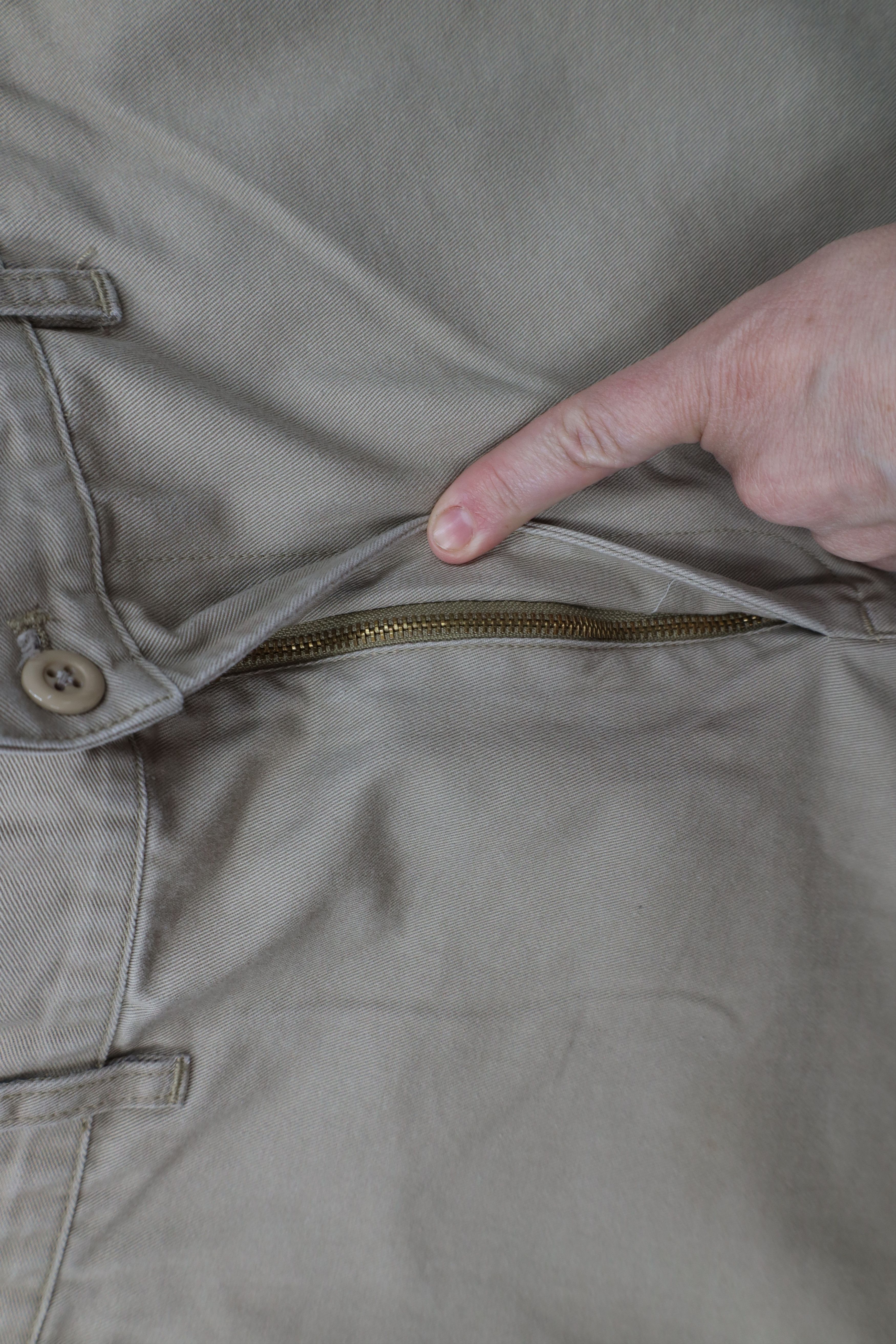 DKNY × Vintage Vintage 90s DKNY Fit Straight Leg Chino Pants Beige Cotton Size US 34 / EU 50 - 6 Thumbnail