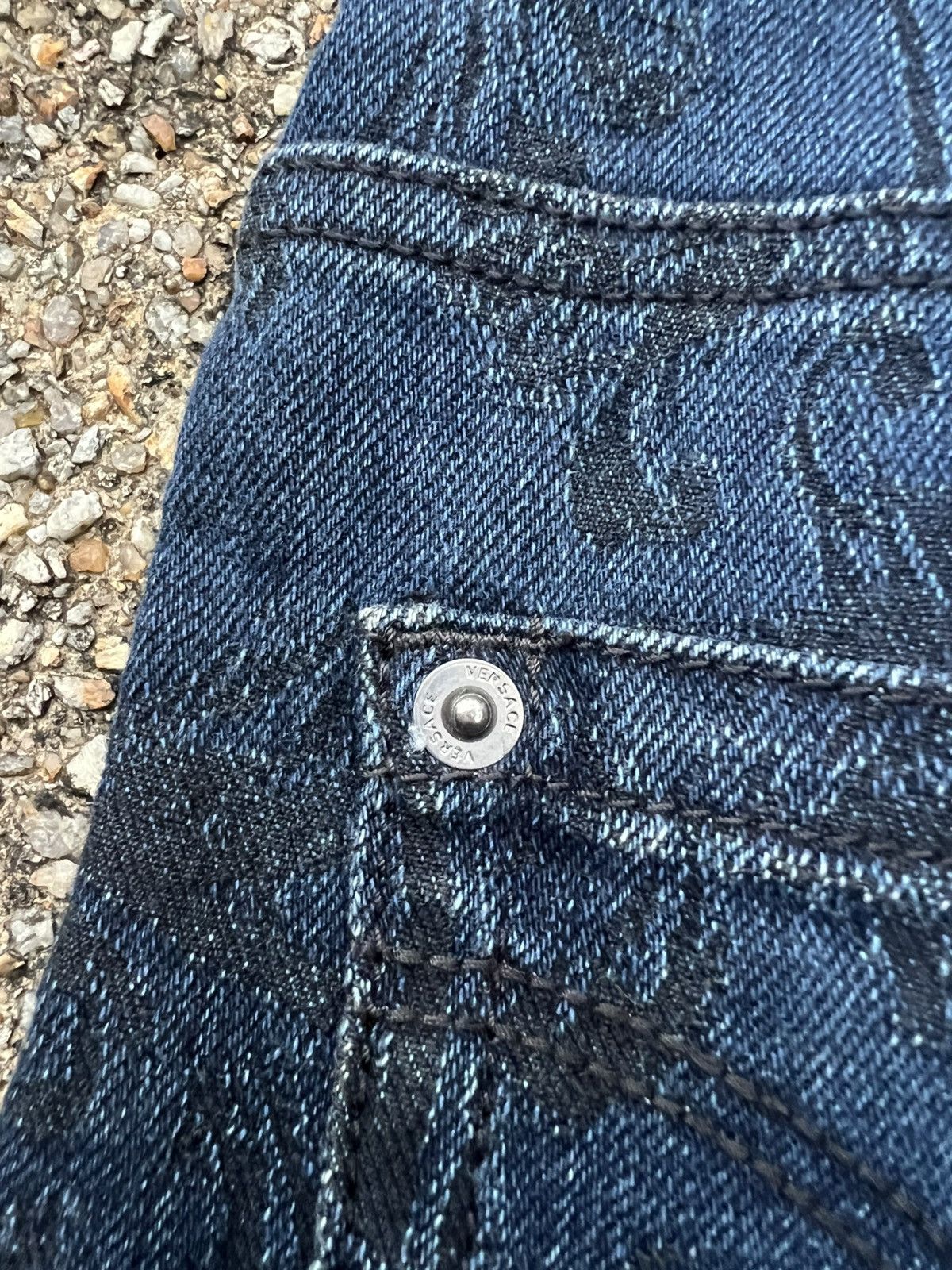 Versace Rare Versace Design Denim Made In Italy 32 Size Size US 32 / EU 48 - 4 Thumbnail