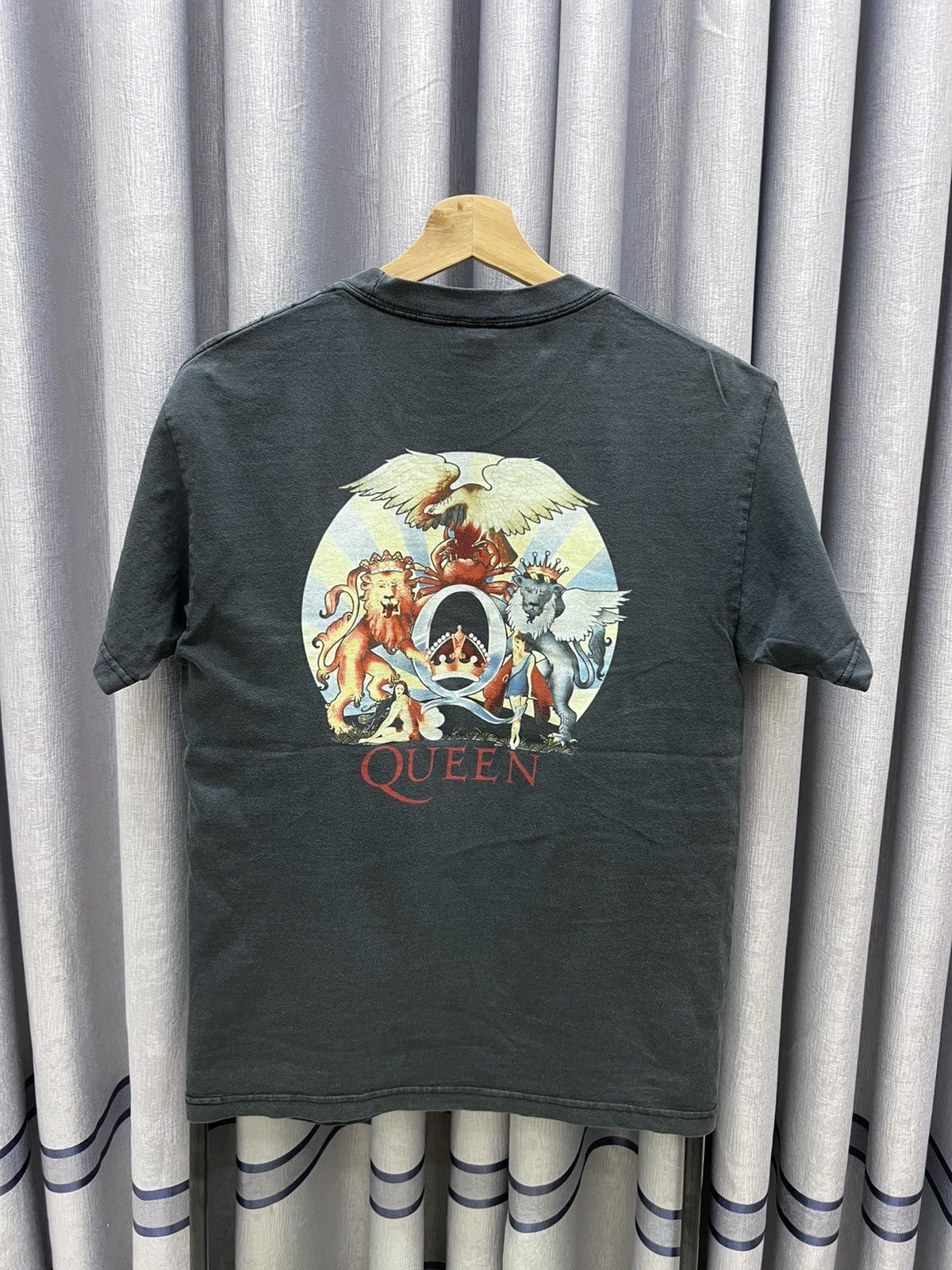 Band Tees Thrashed Faded Queen Band Tshirt Size US M / EU 48-50 / 2 - 1 Thumbnail