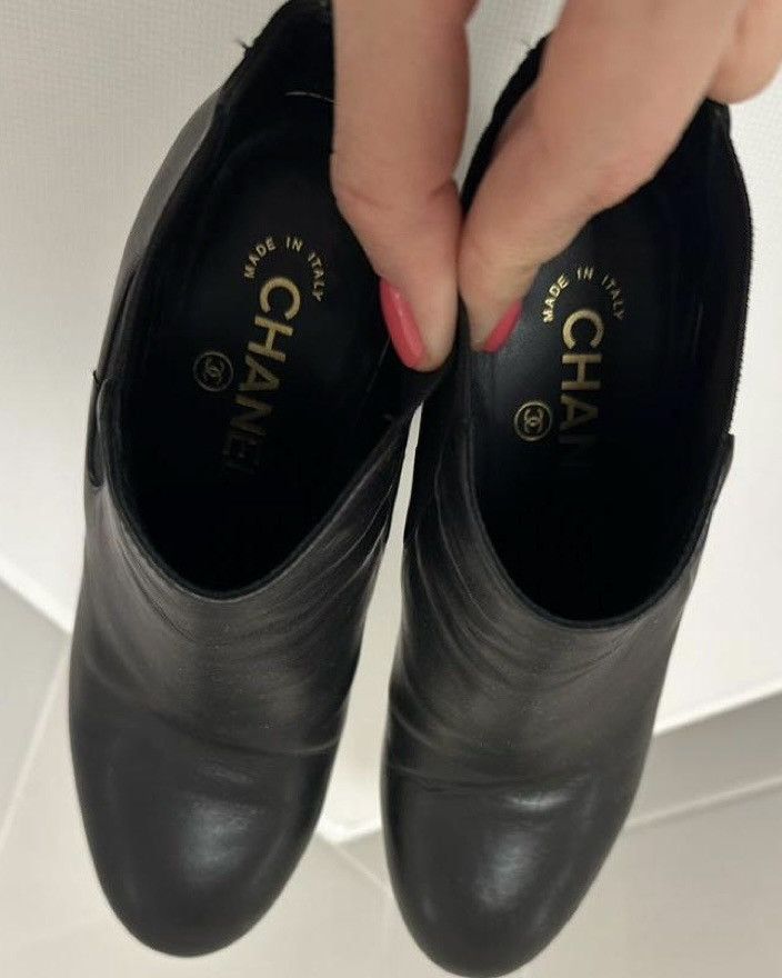 Chanel Chanel ankle boots with pearl heels Size US 8.5 / IT 38.5 - 4 Thumbnail