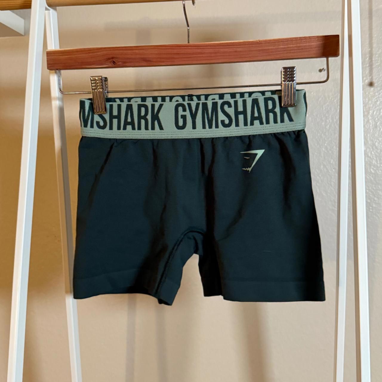 Gymshark GYMSHARK matching green sports bra and legging shorts Size ONE SIZE - 4 Thumbnail