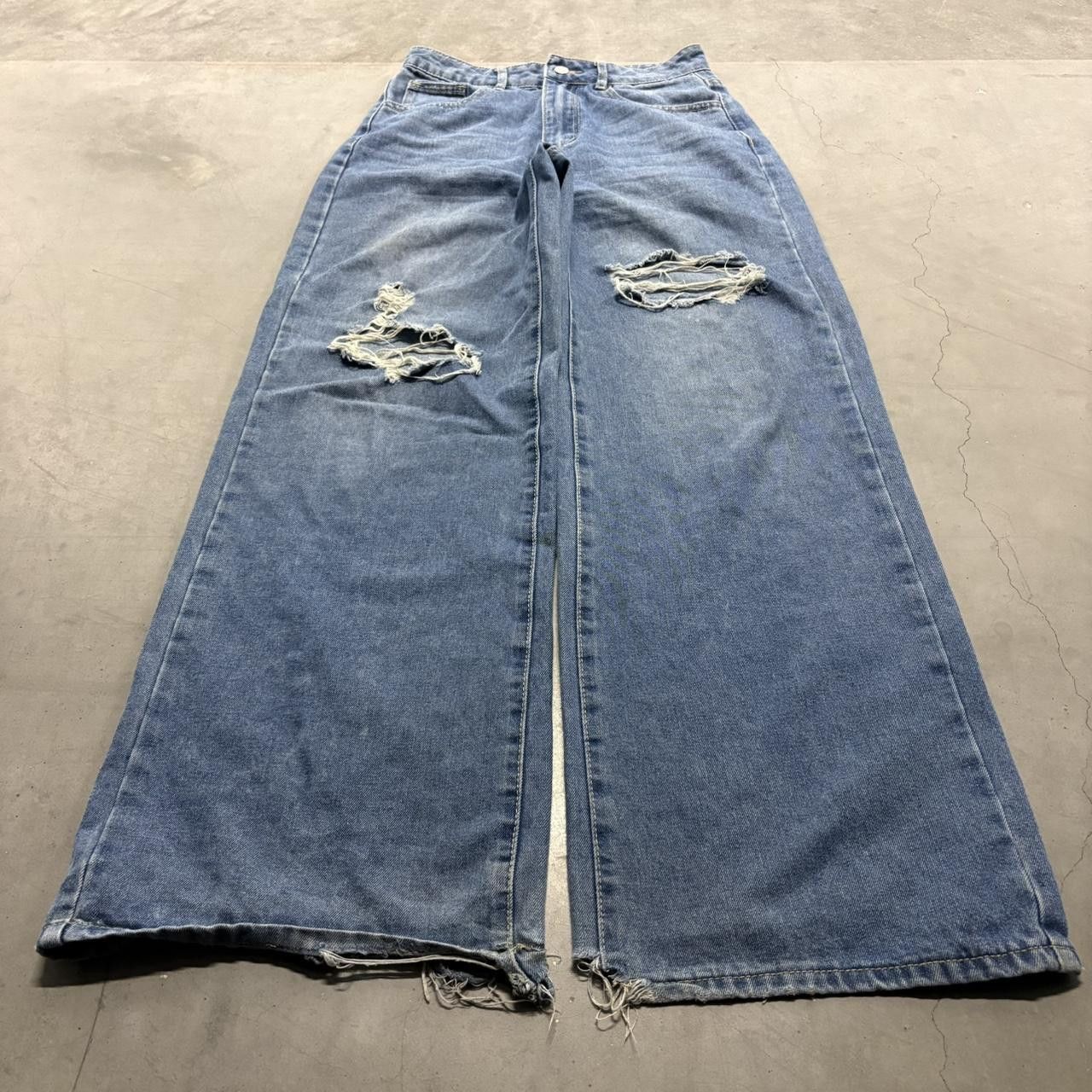 Vintage Crazy Vintage Y2K/2000s Super Baggy Wideleg Ripped Medium Wash Denim Jeans! Size US 28 / EU 44 - 1 Thumbnail