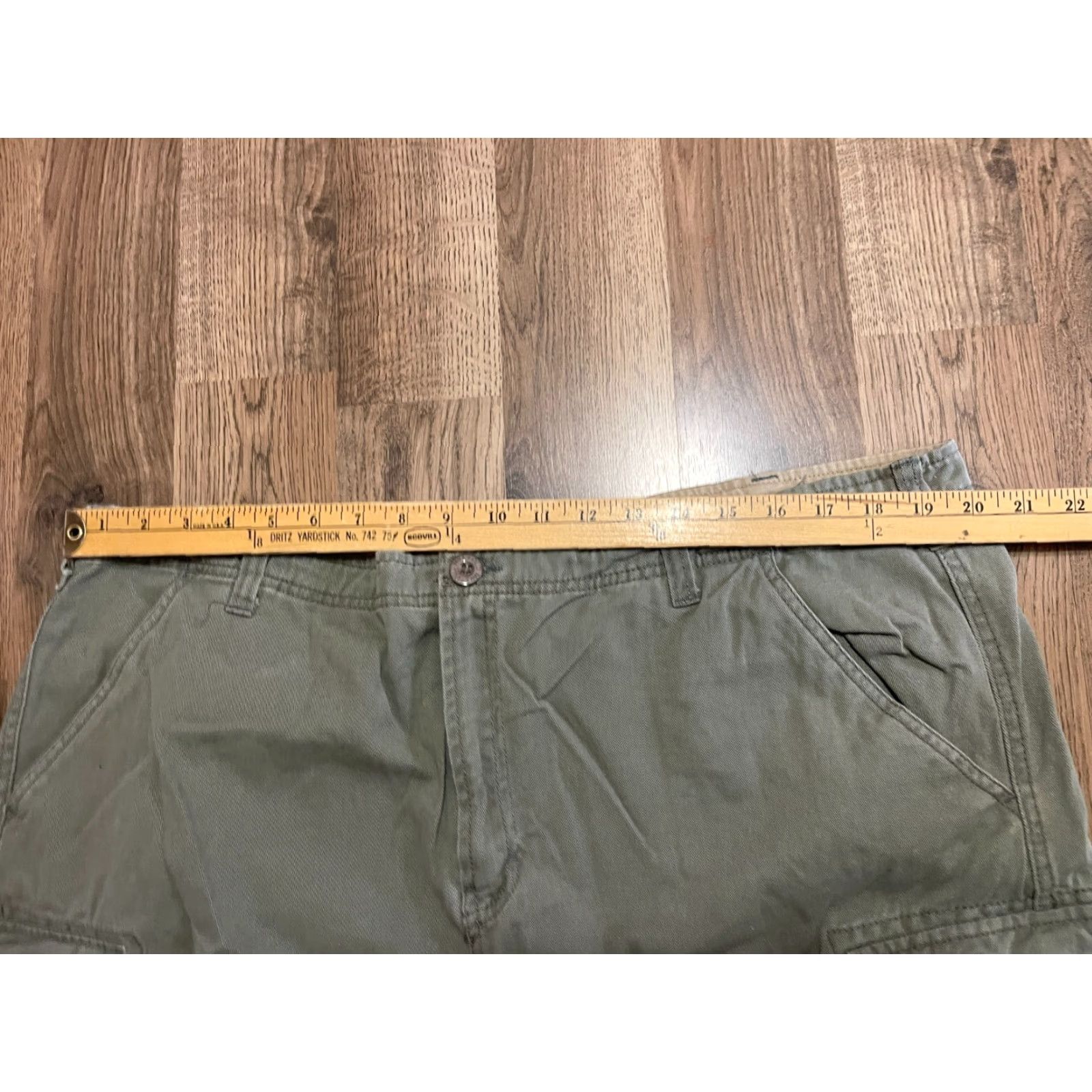 MILLY Old Mill Men’s Cargo Shorts, 42, Green, Relaxed Fit, Multi Pockets, Cargo Short, Vintage? No. Size US 42 / EU 58 - 5 Thumbnail