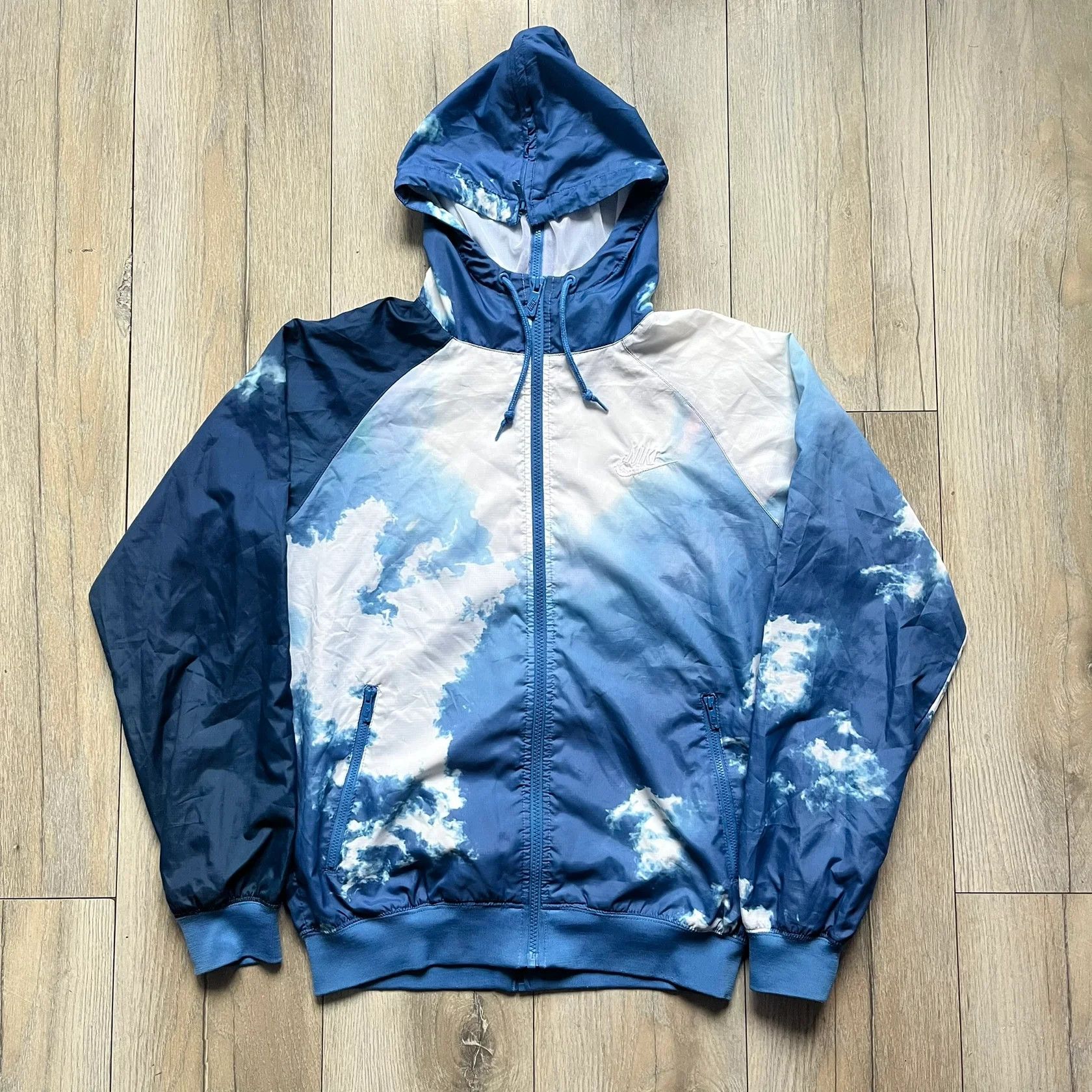 Nike Cloud Day 2010's Split Windbreaker