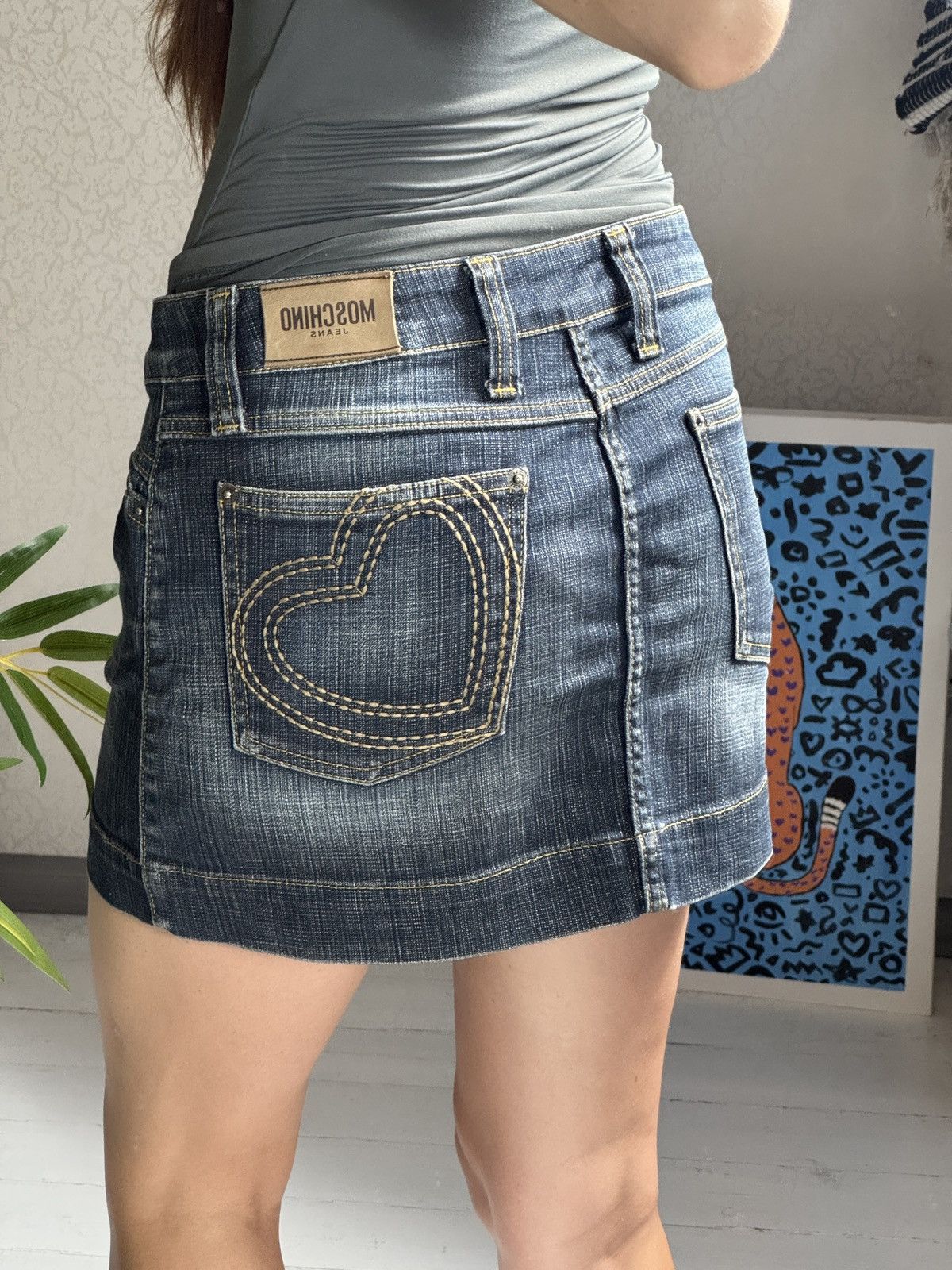 Moschino VINTAGE MOSCHINO JEANS WASHED STYLE MINI DENIM SKIRT Size 28" / US 6 / IT 42 - 1 Thumbnail