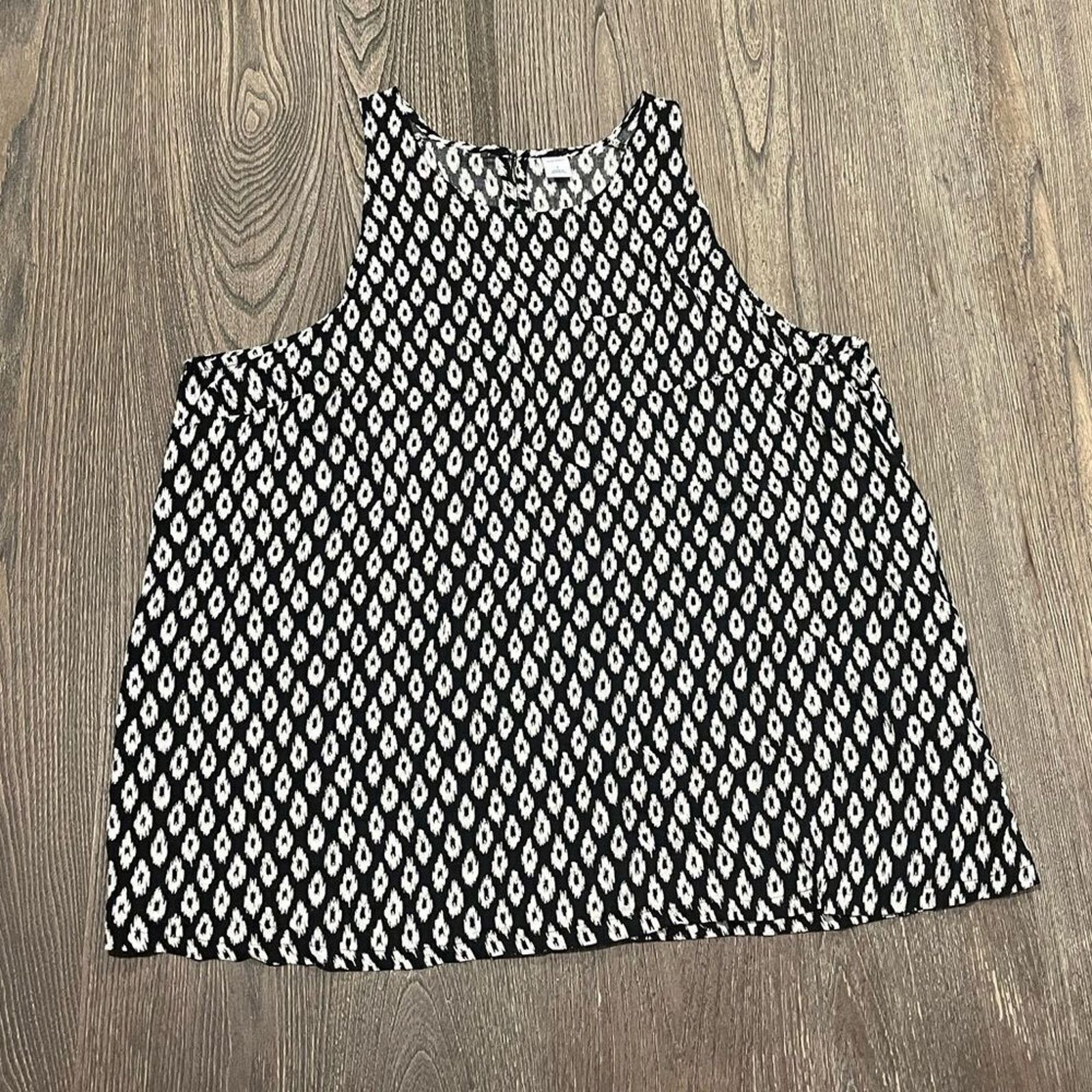 Old Navy Old Navy Blouse Sleeveless High-Neck Lightweight Casual Size L / US 10 / IT 46 - 1 Thumbnail