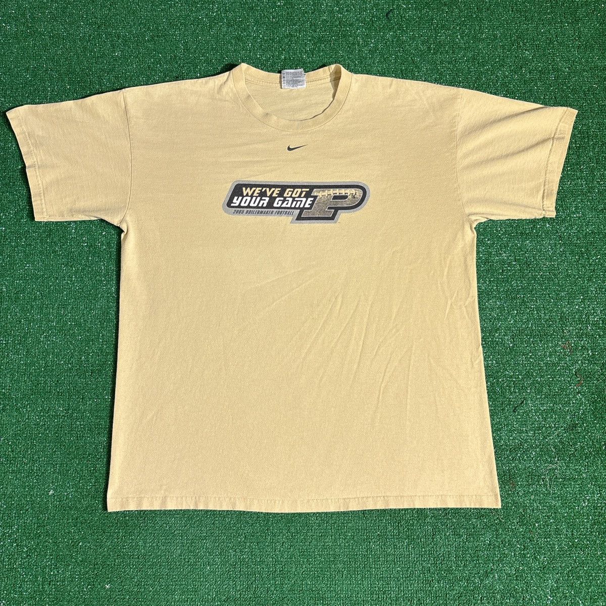 Nike Vintage 2005 Nike Center Swoosh Purdue Football Tee Size XL Size US XL / EU 56 / 4 - 1 Thumbnail