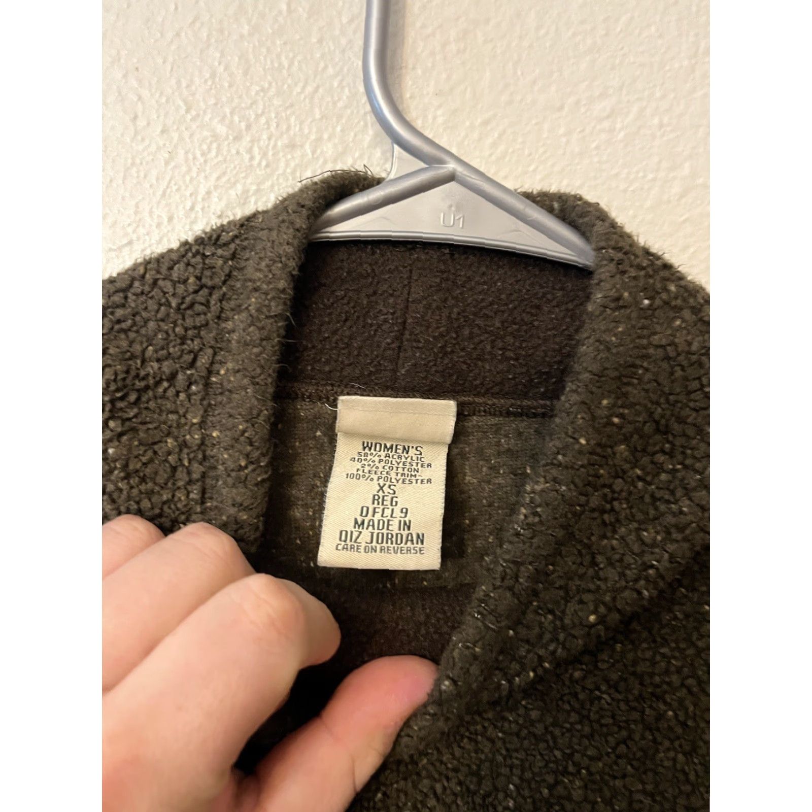Vintage L.L. Bean Women's Long Sleeve Fleece Shirt XS Brown Pullover Shirts Women XS Brown Fleece Long Sleeve Vintage? (No vintage indicated) Size XS / US 0-2 / IT 36-38 - 3 Thumbnail