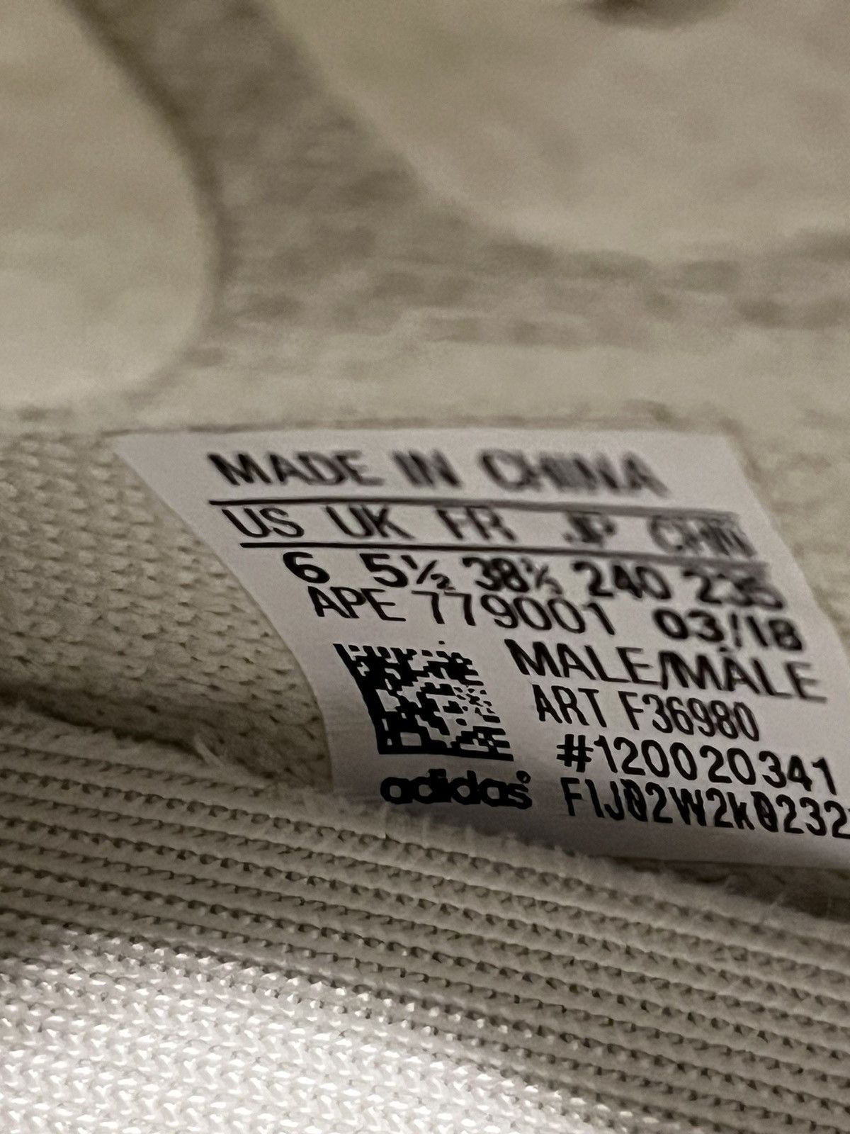Yeezy Yeezy Boost 350 V2 Size US 6 / EU 39 - 7 Thumbnail