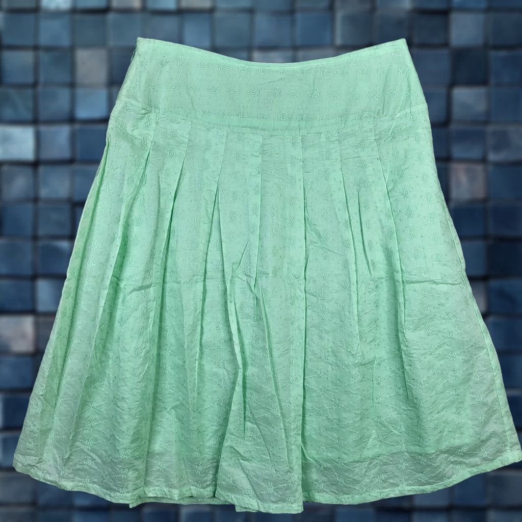 Vintage Harold's Women's Green Cotton A-Line Skirt Size 6 Knee Length Lined Dressy Casual Beltless Style 70s? Size 28" / US 6 / IT 42 - 1 Thumbnail