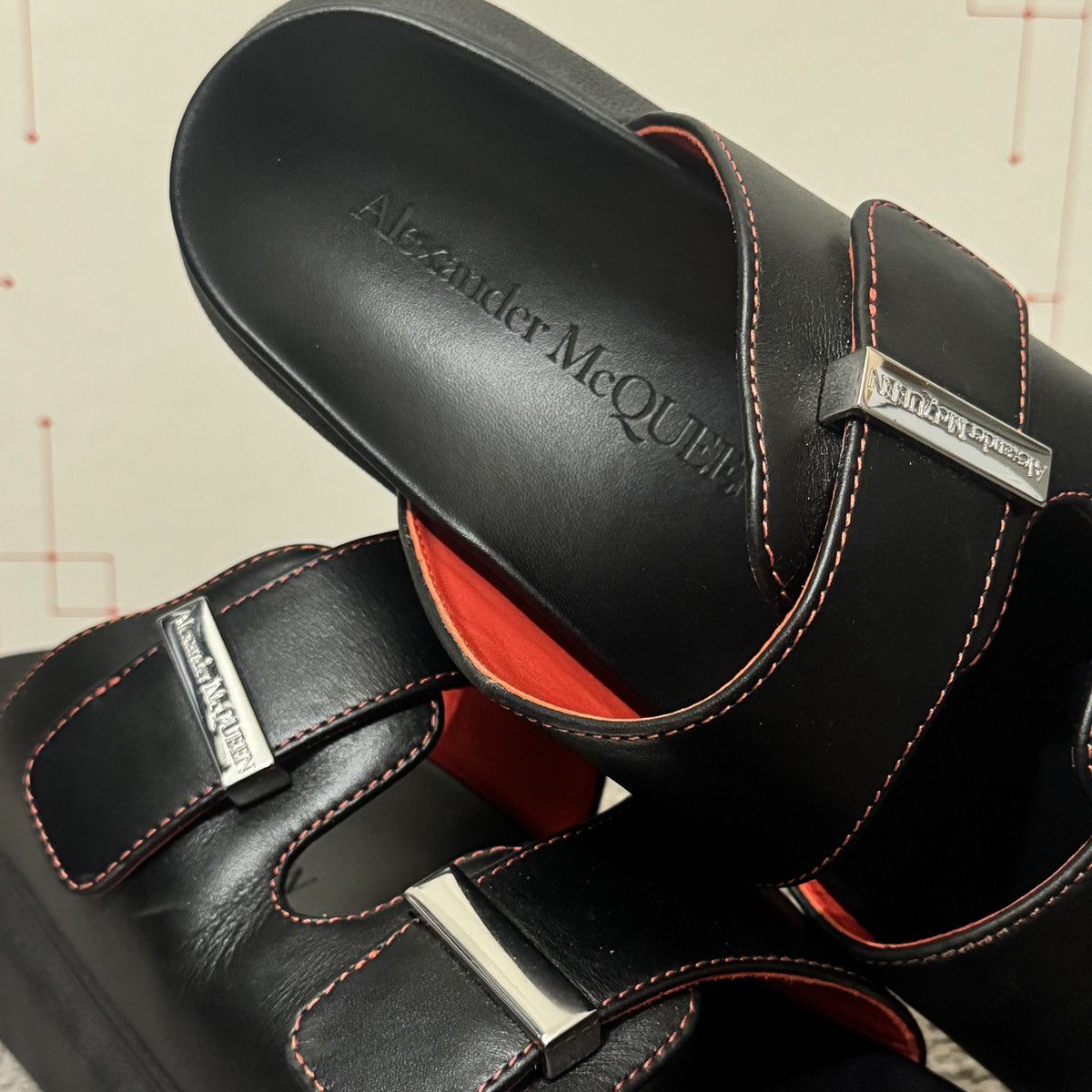 Alexander McQueen Alexander McQueen Leather Sandals in Black/Red US 8/EU 41 Size US 8 / EU 41 - 4 Thumbnail