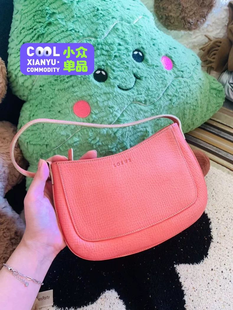 Loewe loewe Peach pink lychee skin small armpit bag 2503-Nextarro Size ONE SIZE - 1 Thumbnail