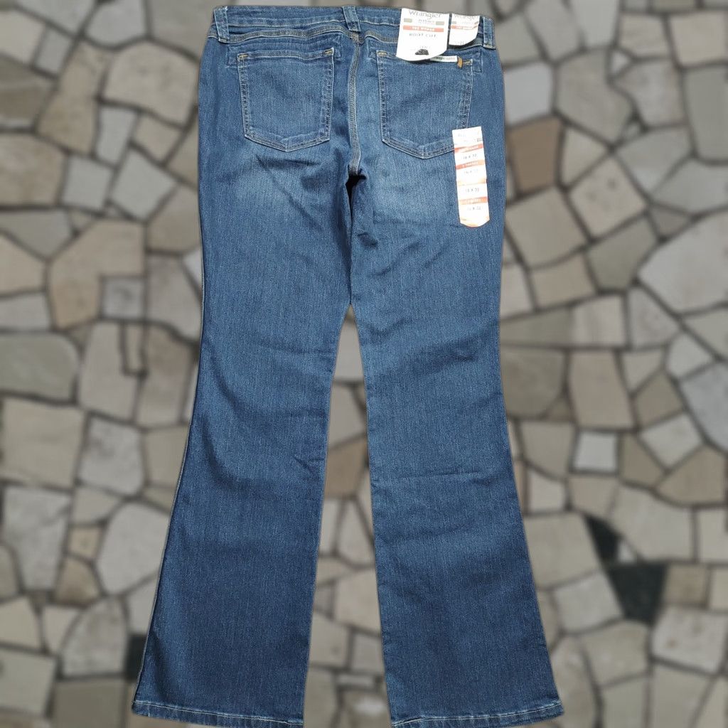 Wrangler Wrangler Riggs Jeans Womens 16x32 Blue Bootcut 5 Pocket Stretch Workwear NWT Size 38" / US 16 / IT 52 - 1 Thumbnail