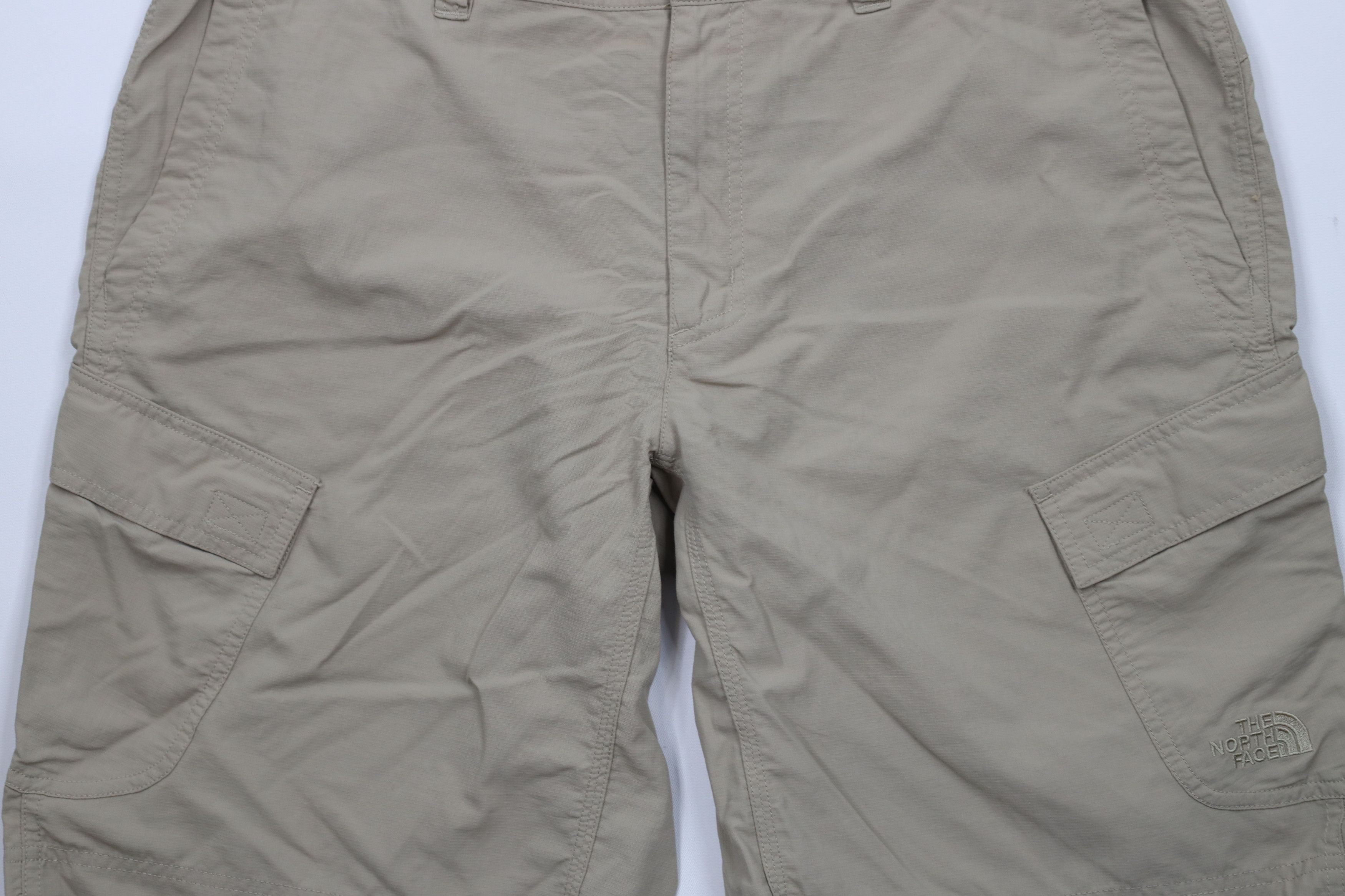 The North Face × Vintage The North Face Hiking Above Knee Cargo Shorts Beige Nylon Size US 36 / EU 52 - 3 Thumbnail