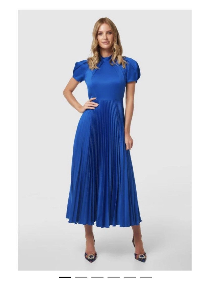 Closet London Closet London blue short sleeve long fitted A-line dress Size M / US 6-8 / IT 42-44 - 1 Thumbnail