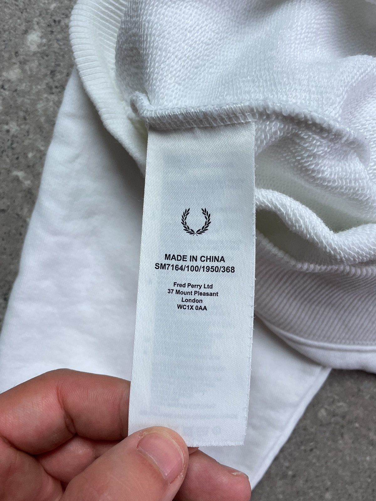 Fred Perry Vintage Fred Perry Big Logo Sweatshirt Jumper Y2K Rare Size US L / EU 52-54 / 3 - 5 Thumbnail