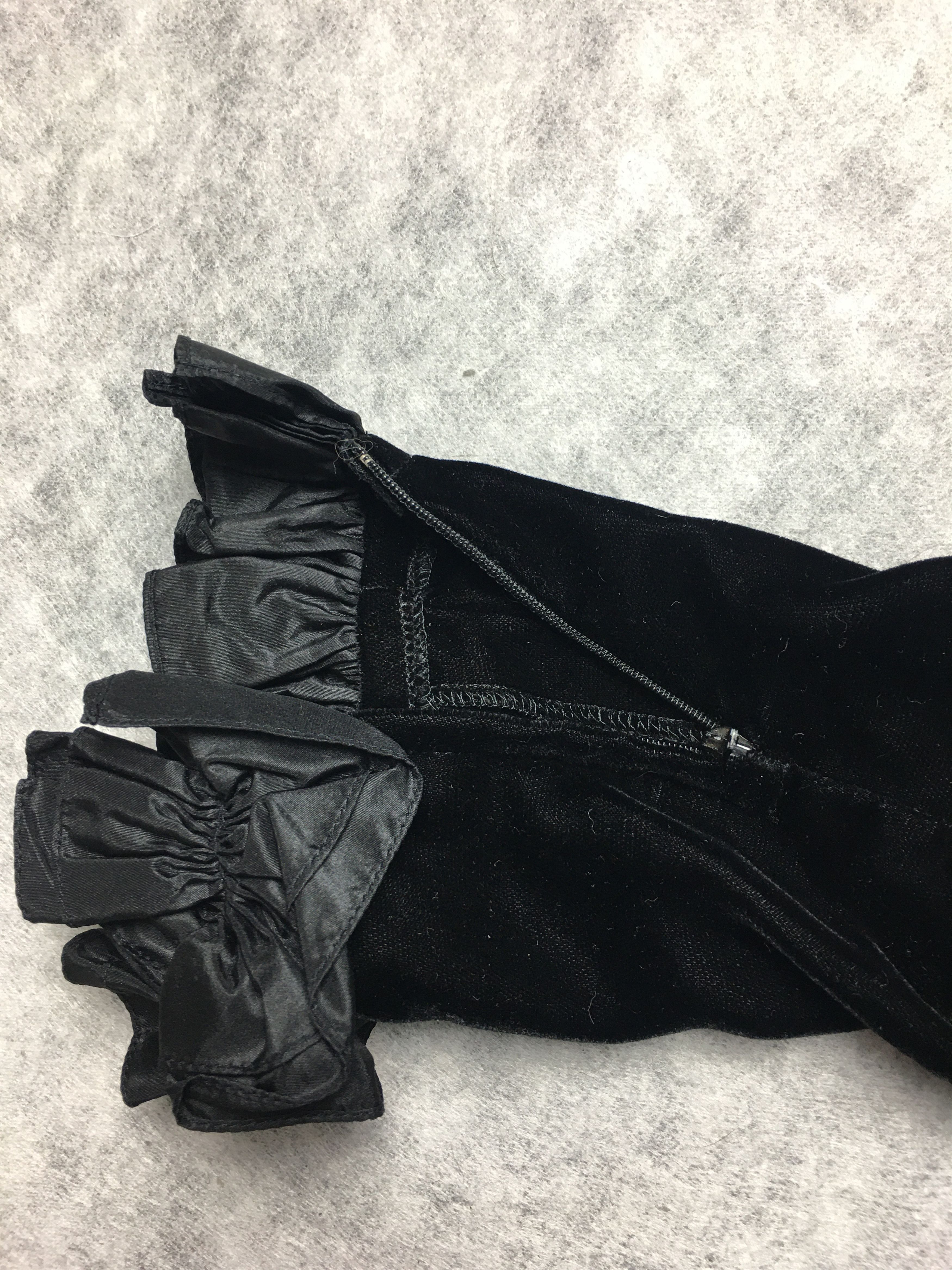 Guy Laroche Vintage Guy Laroche Black Velvet Ruffle Collar Dress 1980s Size S / US 4 / IT 40 - 8 Thumbnail