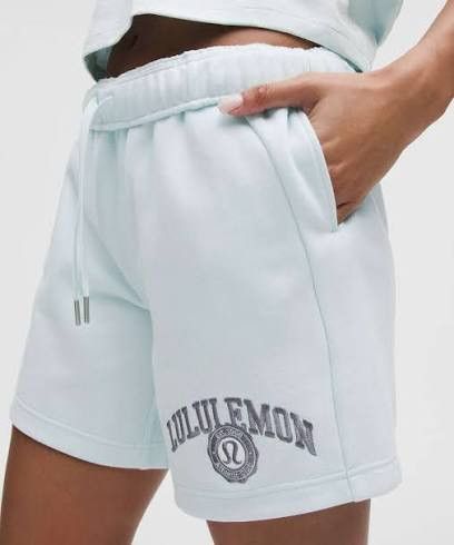 Lululemon NWT Lululemon Scuba Oversized MR Shorts 7” Graphic Size XS Size 27" / US 4 / IT 40 - 2 Thumbnail