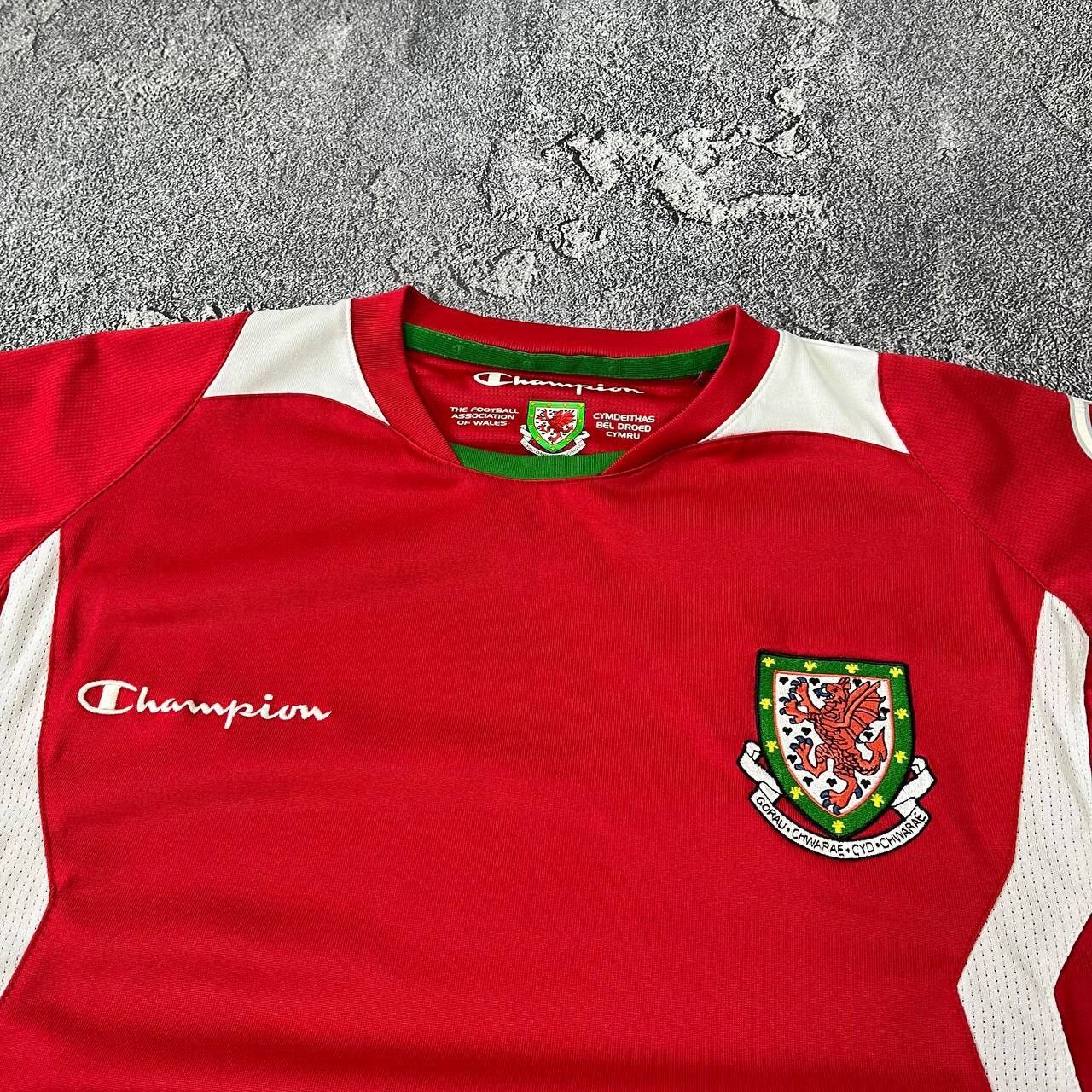Champion Vintage Wales Team 2008/2010 Football Soccer Shirt Jersey Size US S / EU 44-46 / 1 - 11 Thumbnail