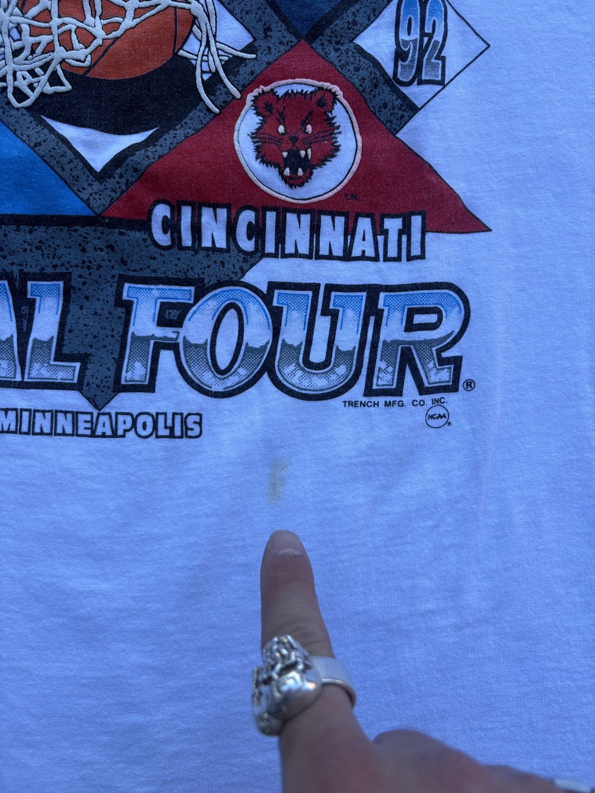 NCAA Vintage 1992 Trench NCAA Final Four Tournament T-Shirt Sz XL Size US XL / EU 56 / 4 - 6 Thumbnail