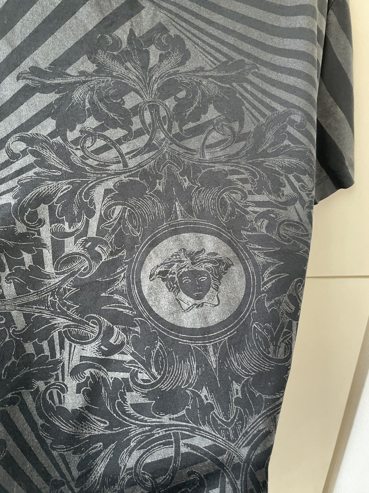 Versace Gianni Versace Black Graphic Medusa TShirt Size US M / EU 48-50 / 2 - 22 Thumbnail