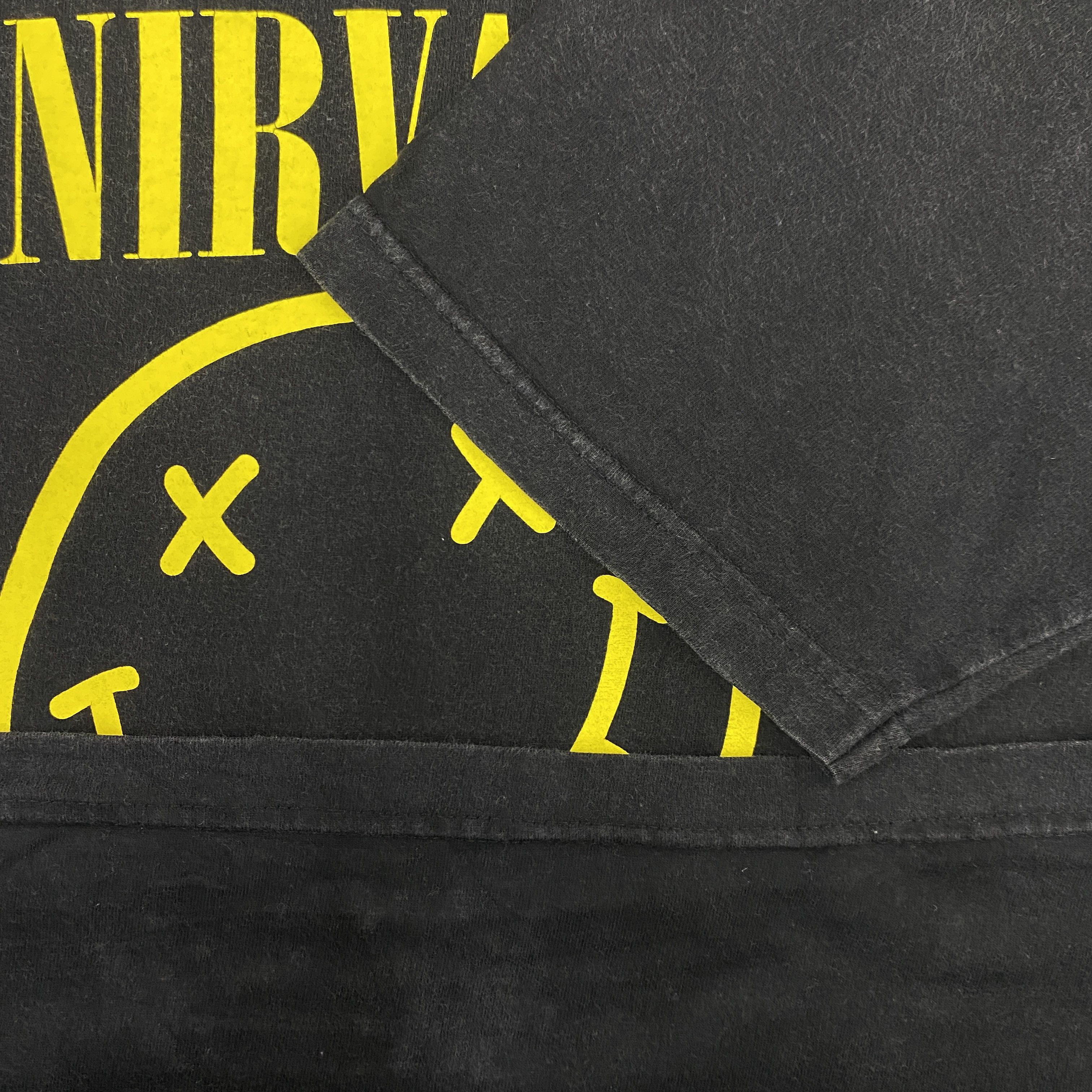 Band Tees Vintage Nirvana Smiley Black Rock Tee Size M - H033 Size US M / EU 48-50 / 2 - 7 Thumbnail