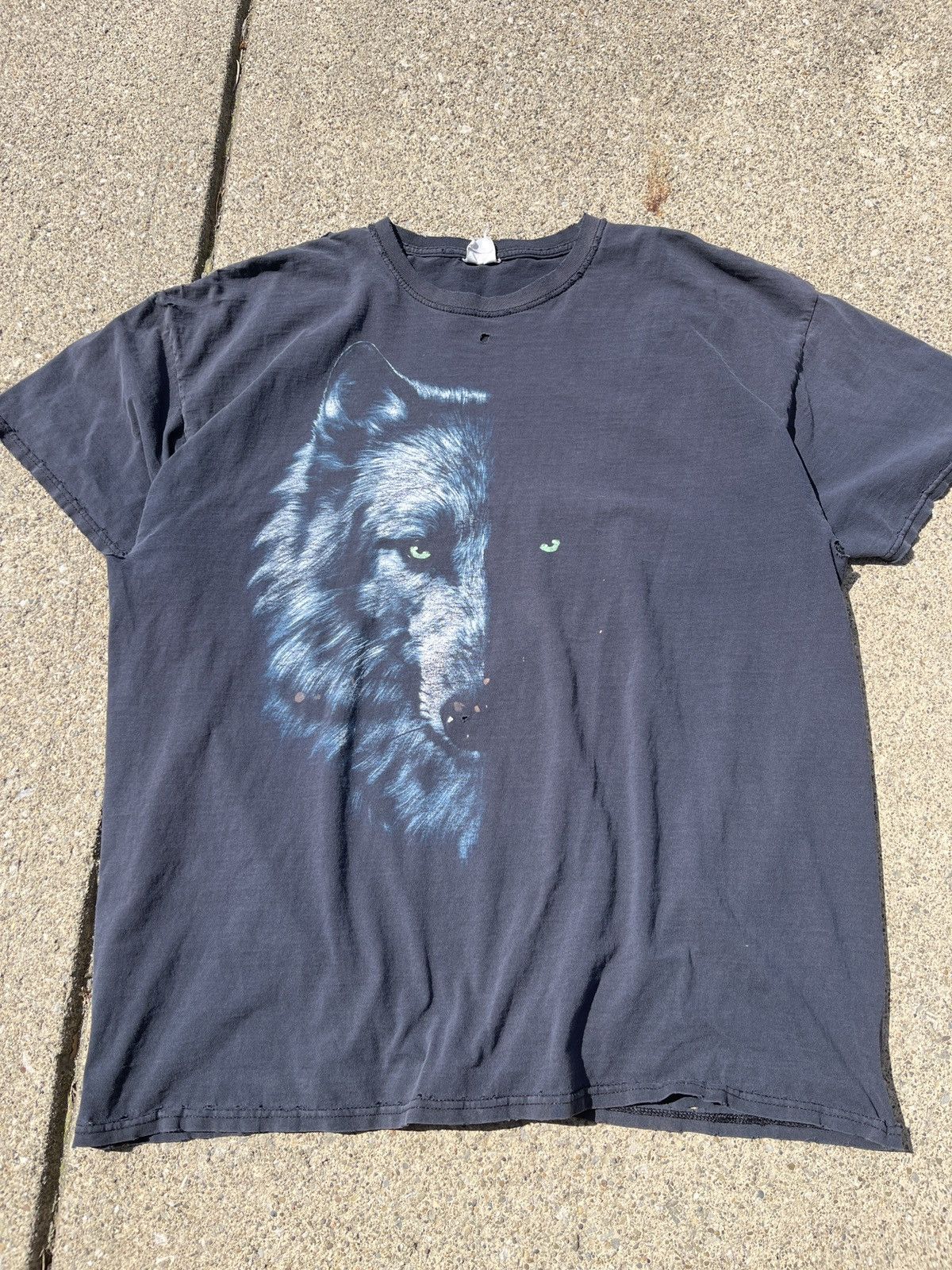 Fruit Of The Loom Vintage Y2K Wolf Tee 👀 Thrashed to perfection 4Gseller Size US XL / EU 56 / 4 - 1 Thumbnail