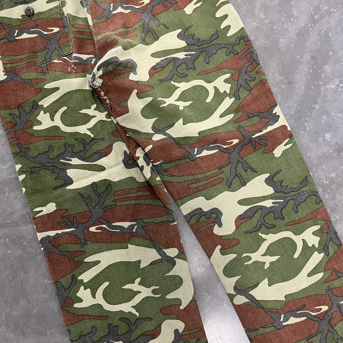 Vintage Vintage Camo Distressed Baggy Skate Work Wear Pants Size US 34 / EU 50 - 15 Thumbnail