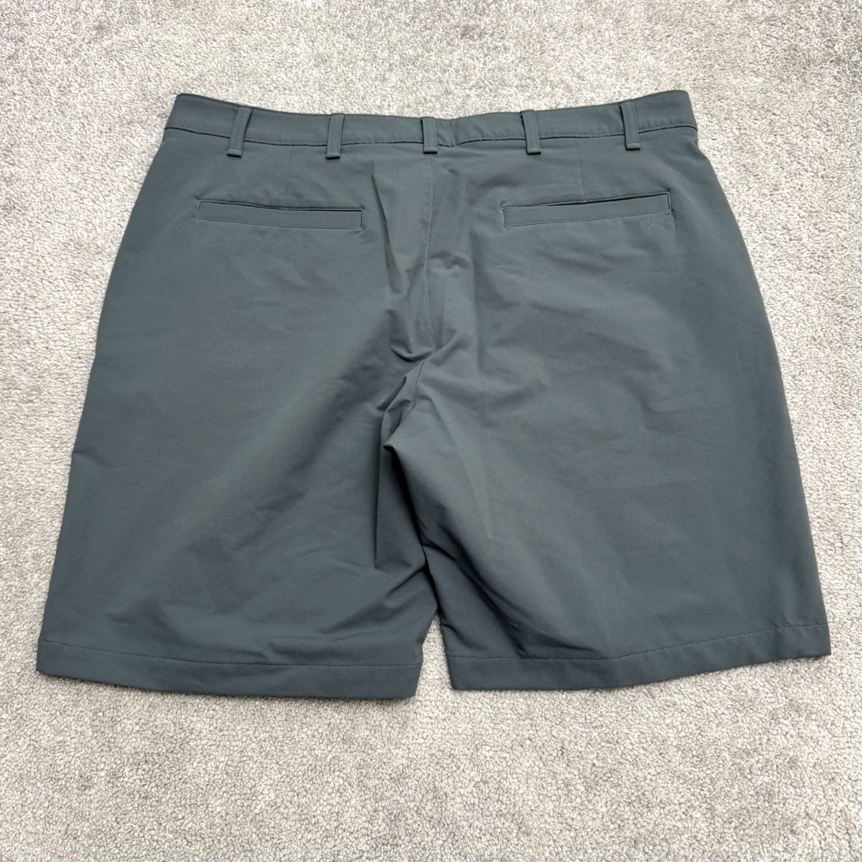 Under Armour Under Armour Showdown Golf Chino Shorts Mens 40 Gray Stretch Fit Performance Size US 40 / EU 56 - 2 Thumbnail