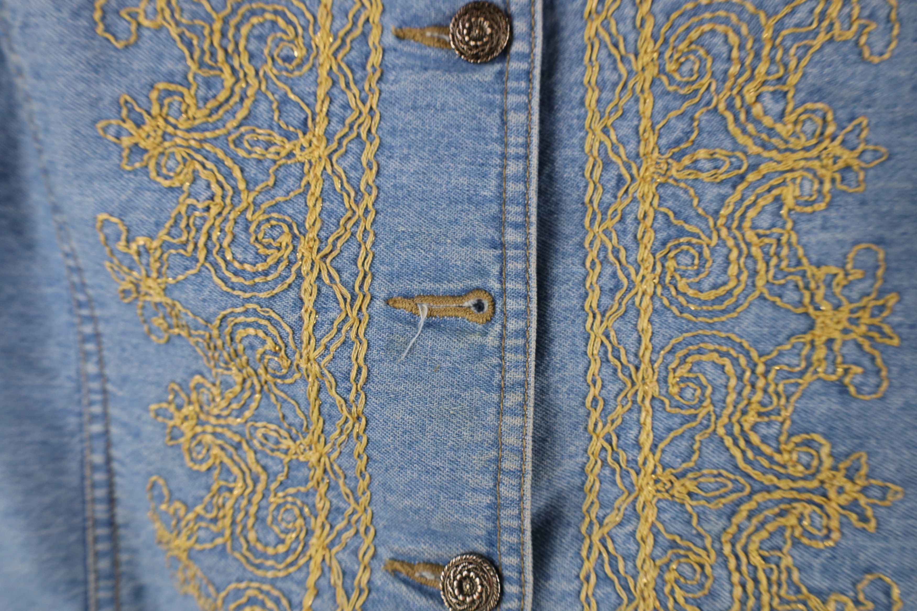 Vintage Vintage 90s Streetwear Embroidered Back Denim Jean Vest Size L / US 10 / IT 46 - 5 Thumbnail