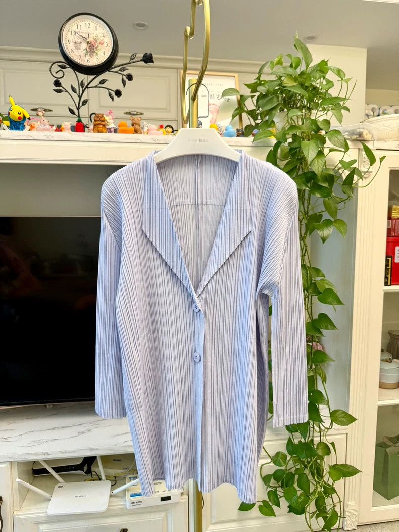 Issey Miyake size:3 Sky-blue pleated coat