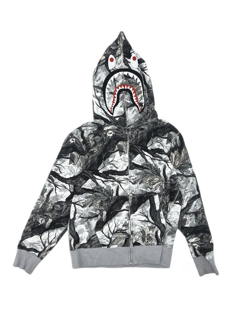 Bape A Bathing Ape Tree Edge Camo Shark Hoodie Size L Size US L / EU 52-54 / 3 - 1 Thumbnail