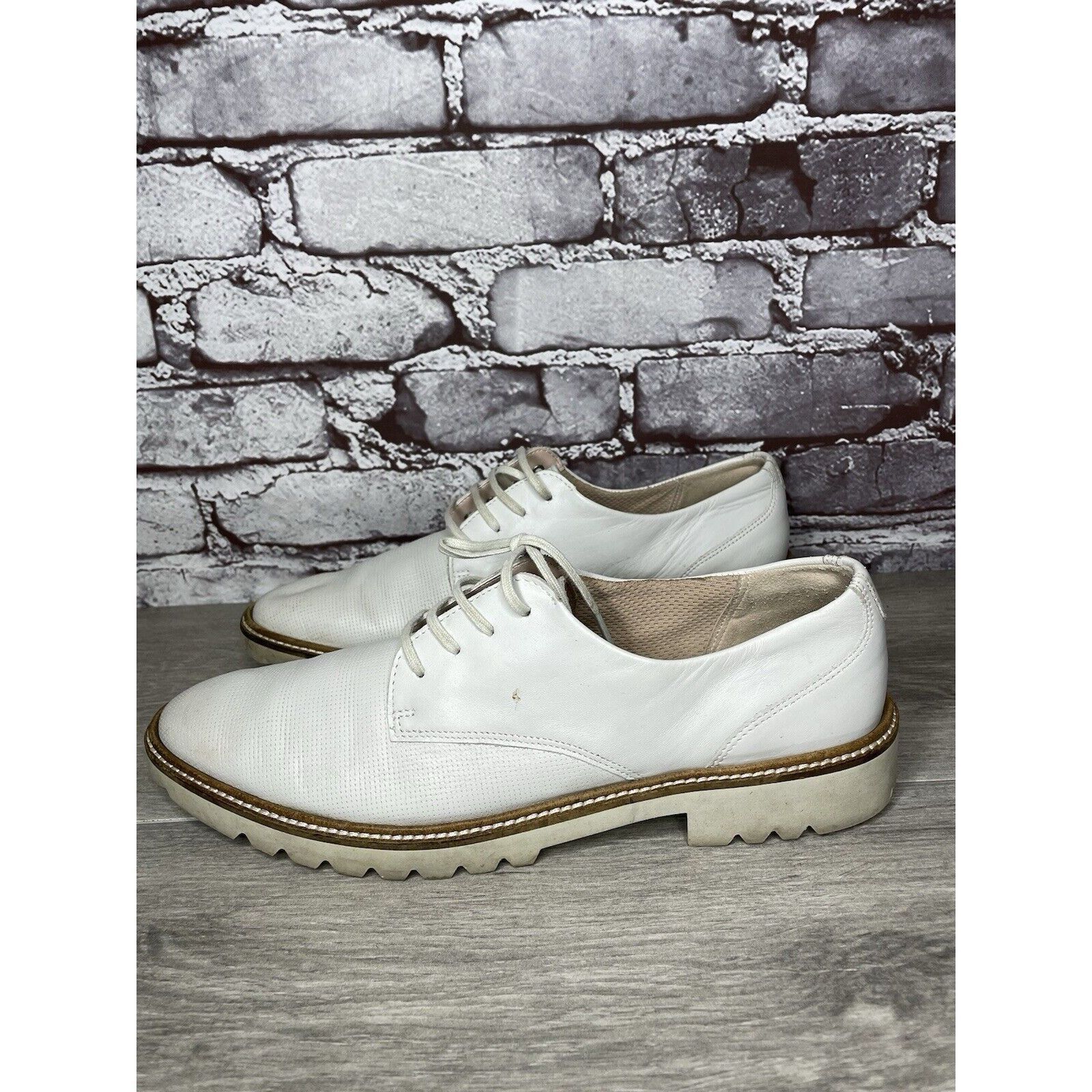 Ecco ECCO White Leather Perforated Lace Up Oxfords Shoes Women Sz Size US 9.5 / IT 39.5 - 1 Thumbnail