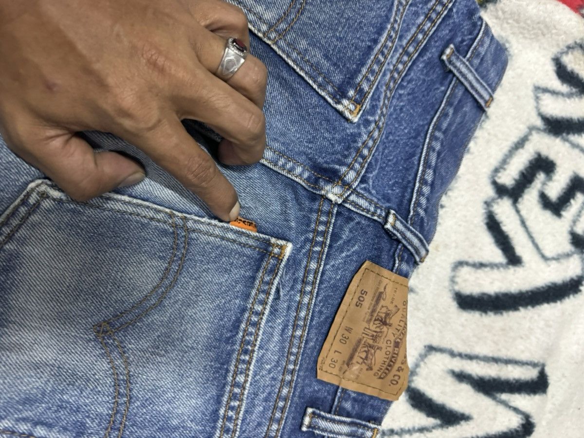 VINTAGE LEVIS 505 JEANS