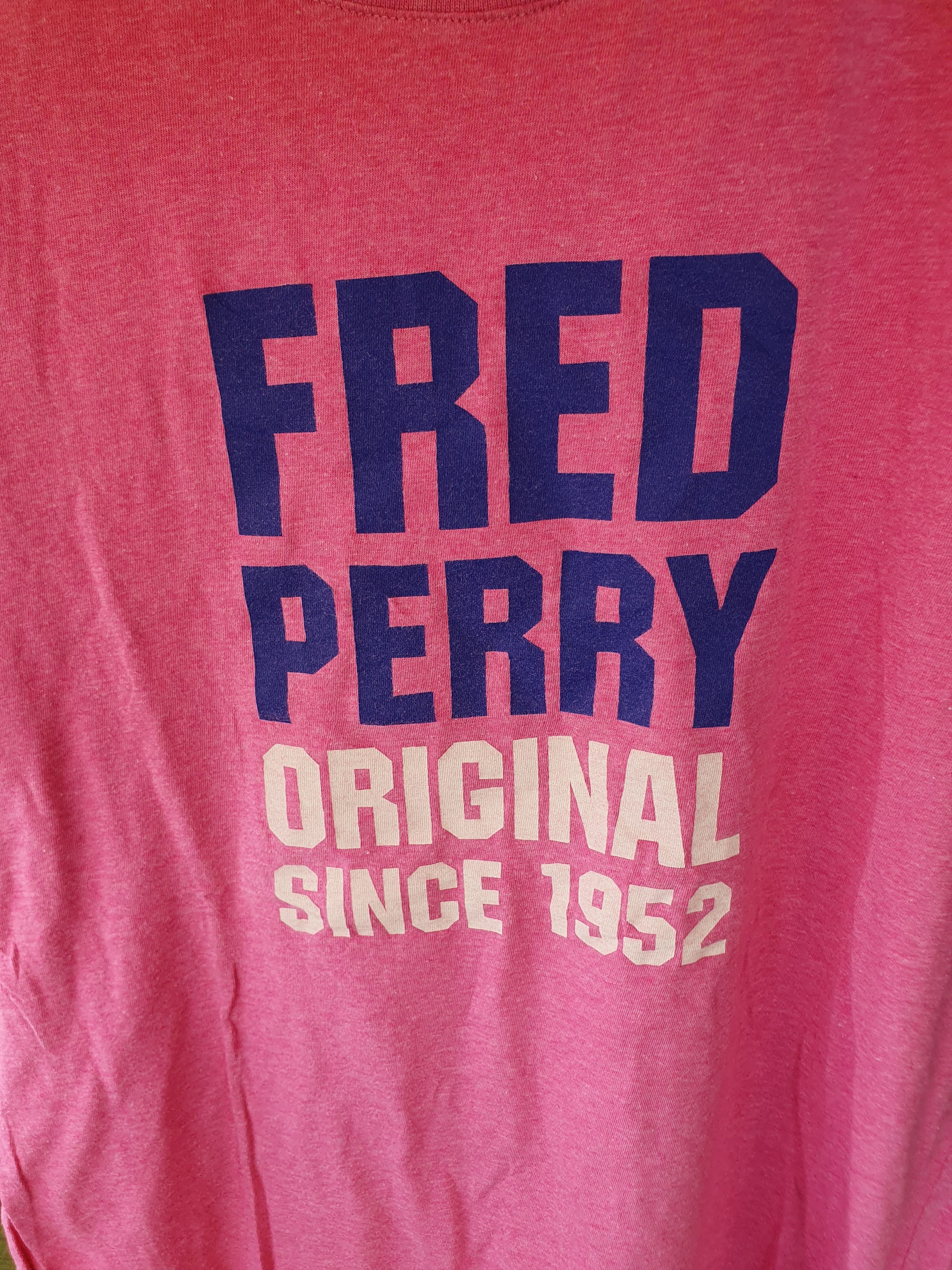 Fred Perry Fred Perry Big Spell Out Pink Unisex Made in Italy tee L Size US L / EU 52-54 / 3 - 8 Thumbnail