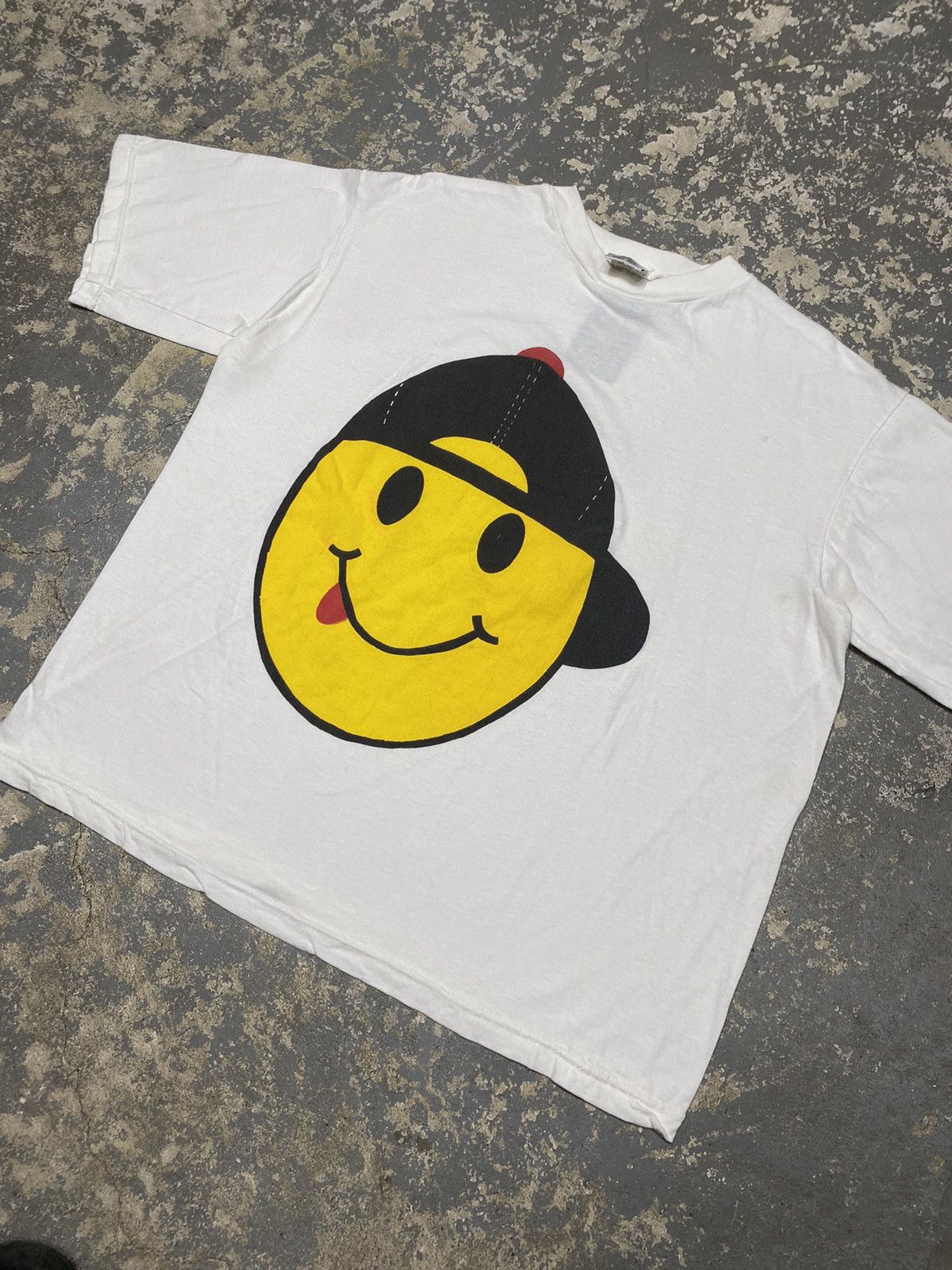 Japanese Brand × Vintage Vintage Smiley Face Hat Funny Tongue 90s New Tshirt Size US L / EU 52-54 / 3 - 2 Thumbnail